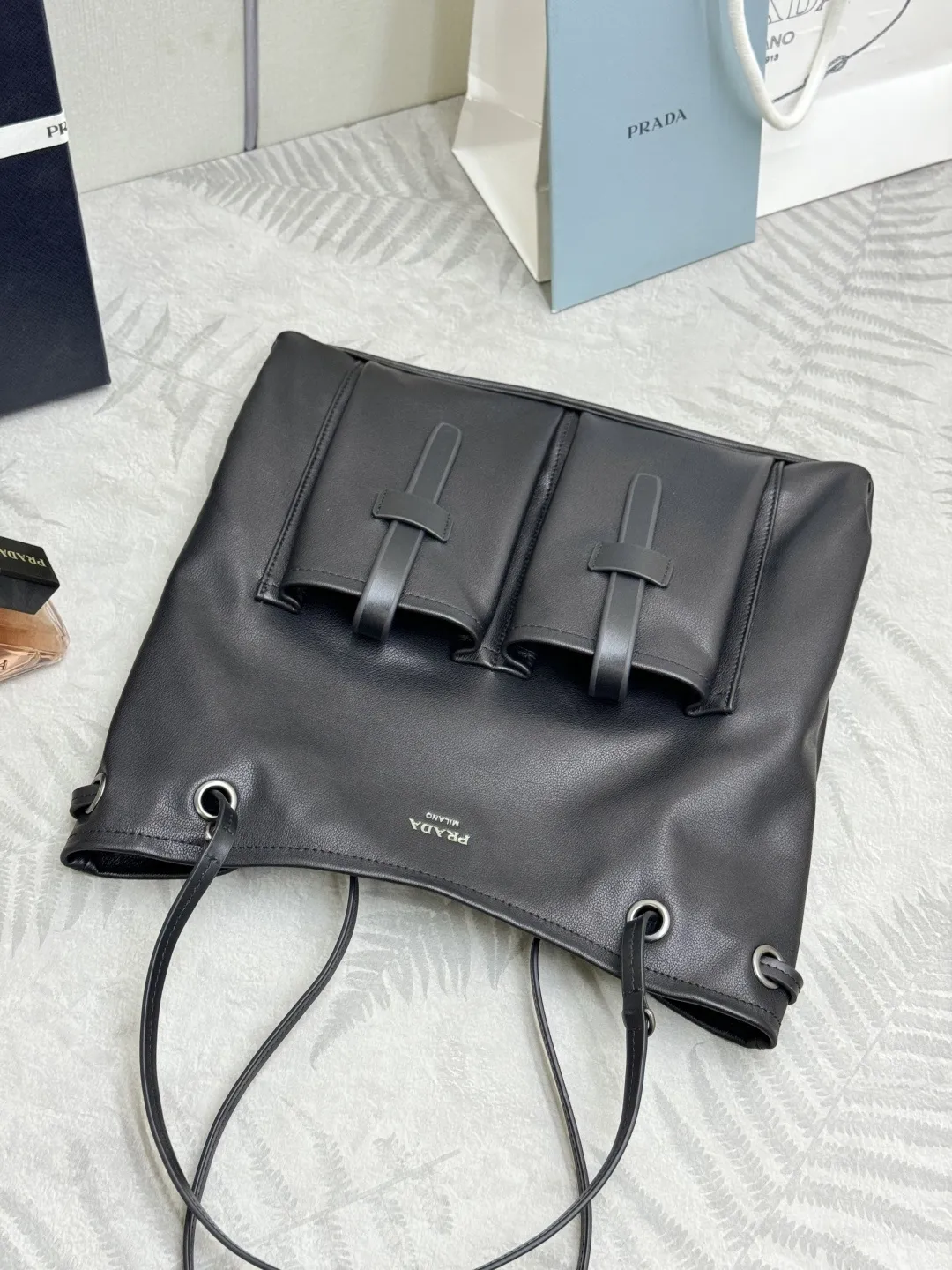 Leather Tote Bag with Drawstring Closure D104011399 — view 4