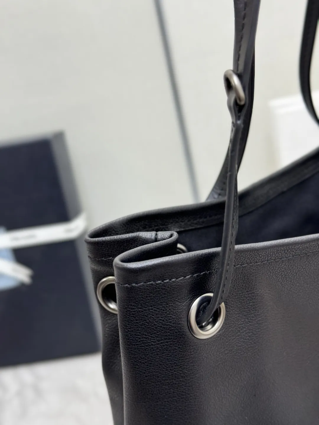 Leather Tote Bag with Drawstring Closure D104011399 — view 6