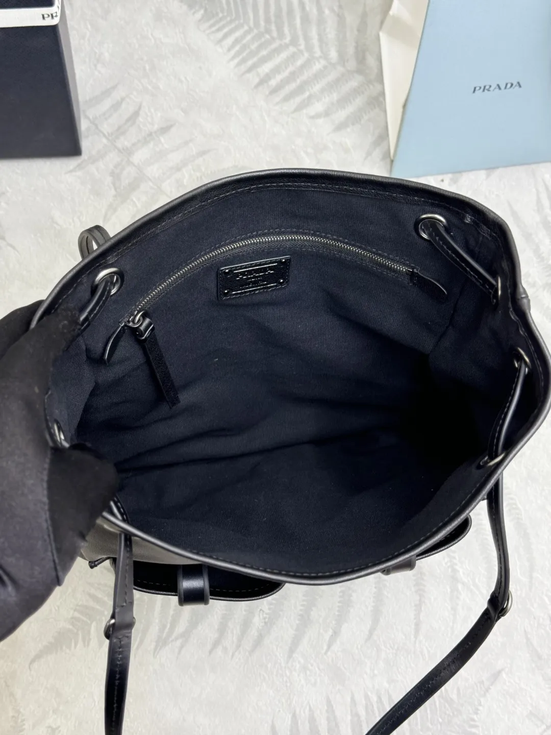 Leather Tote Bag with Drawstring Closure D104011399 — view 8