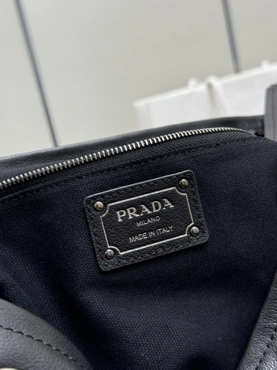 Leather Tote Bag with Drawstring Closure D104011399 — view 9