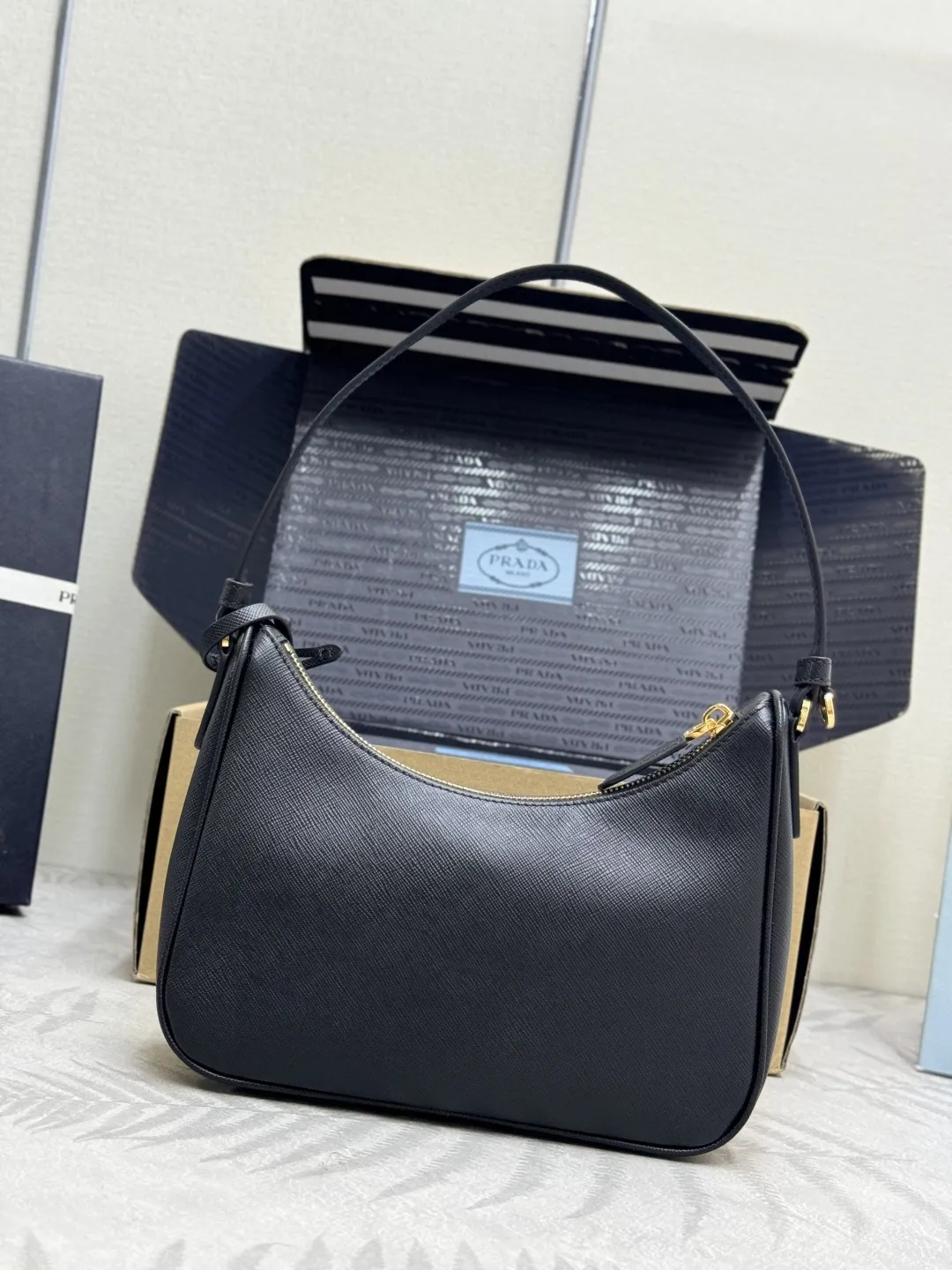 Prada Re-Edition 2005 Saffiano Shoulder Bag D77011401 — view 2