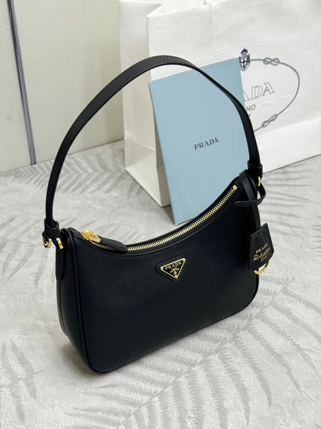 Prada Re-Edition 2005 Saffiano Shoulder Bag D77011401 — view 3