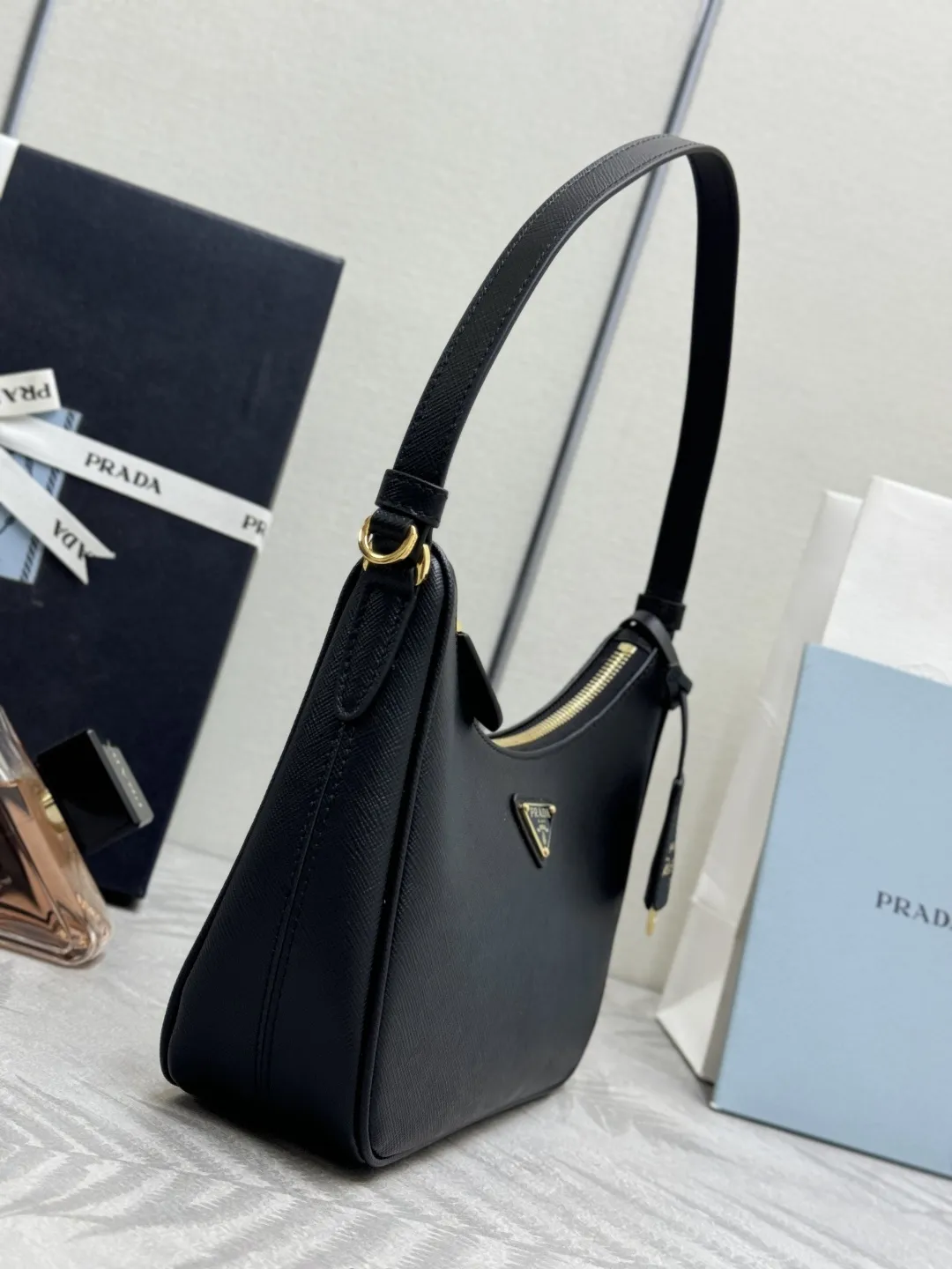 Prada Re-Edition 2005 Saffiano Shoulder Bag D77011401 — view 4