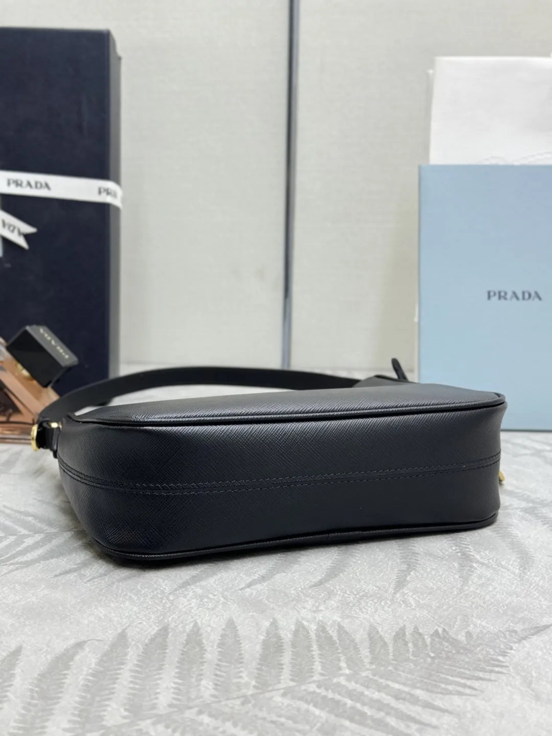 Prada Re-Edition 2005 Saffiano Shoulder Bag D77011401 — view 5