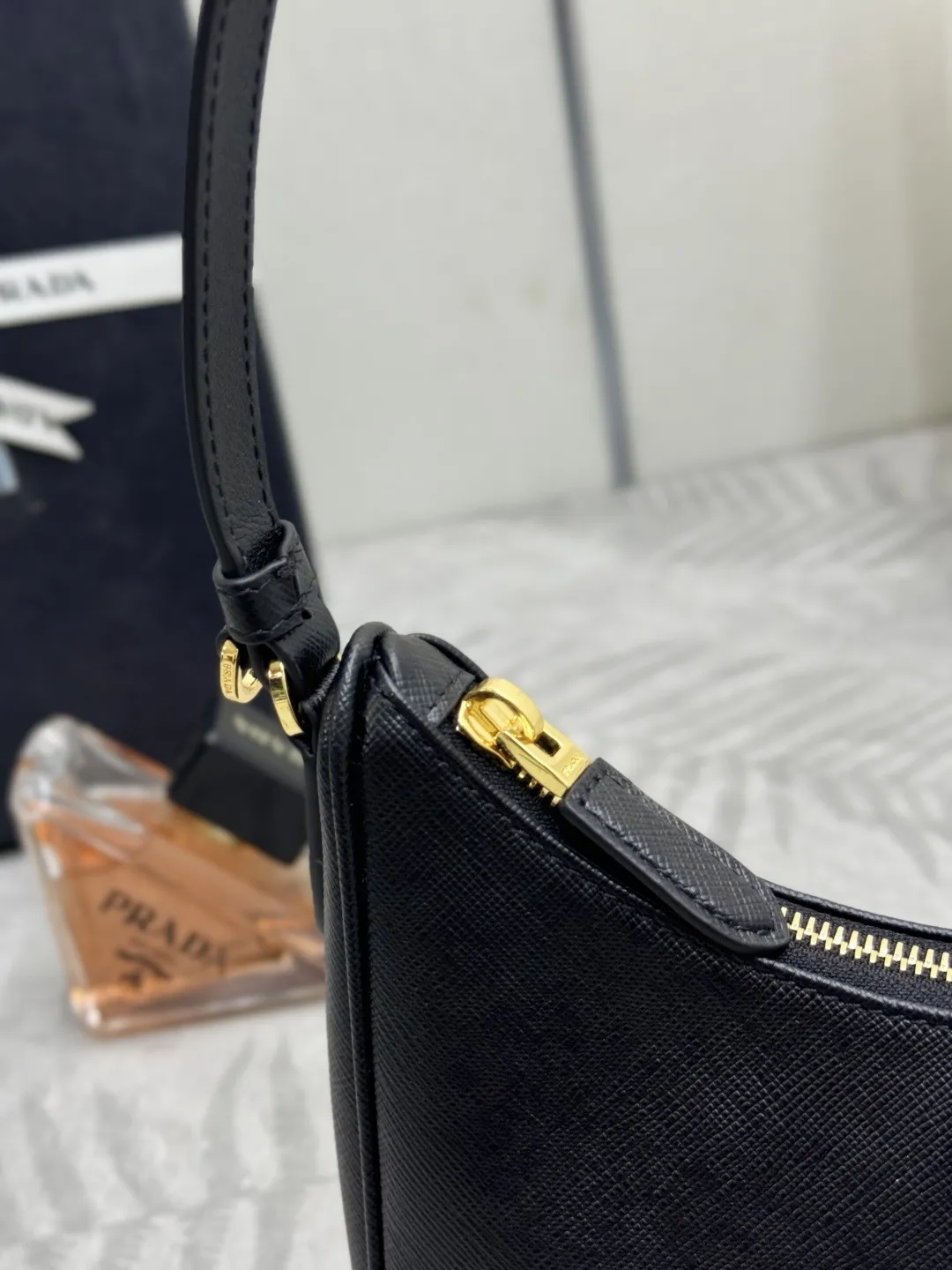 Prada Re-Edition 2005 Saffiano Shoulder Bag D77011401 — view 6