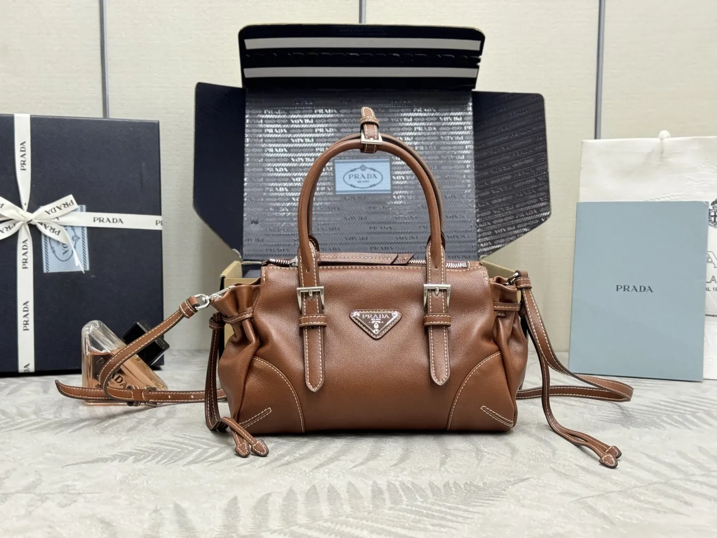 Vintage Leather Top-Handle Tote Bag D100018573