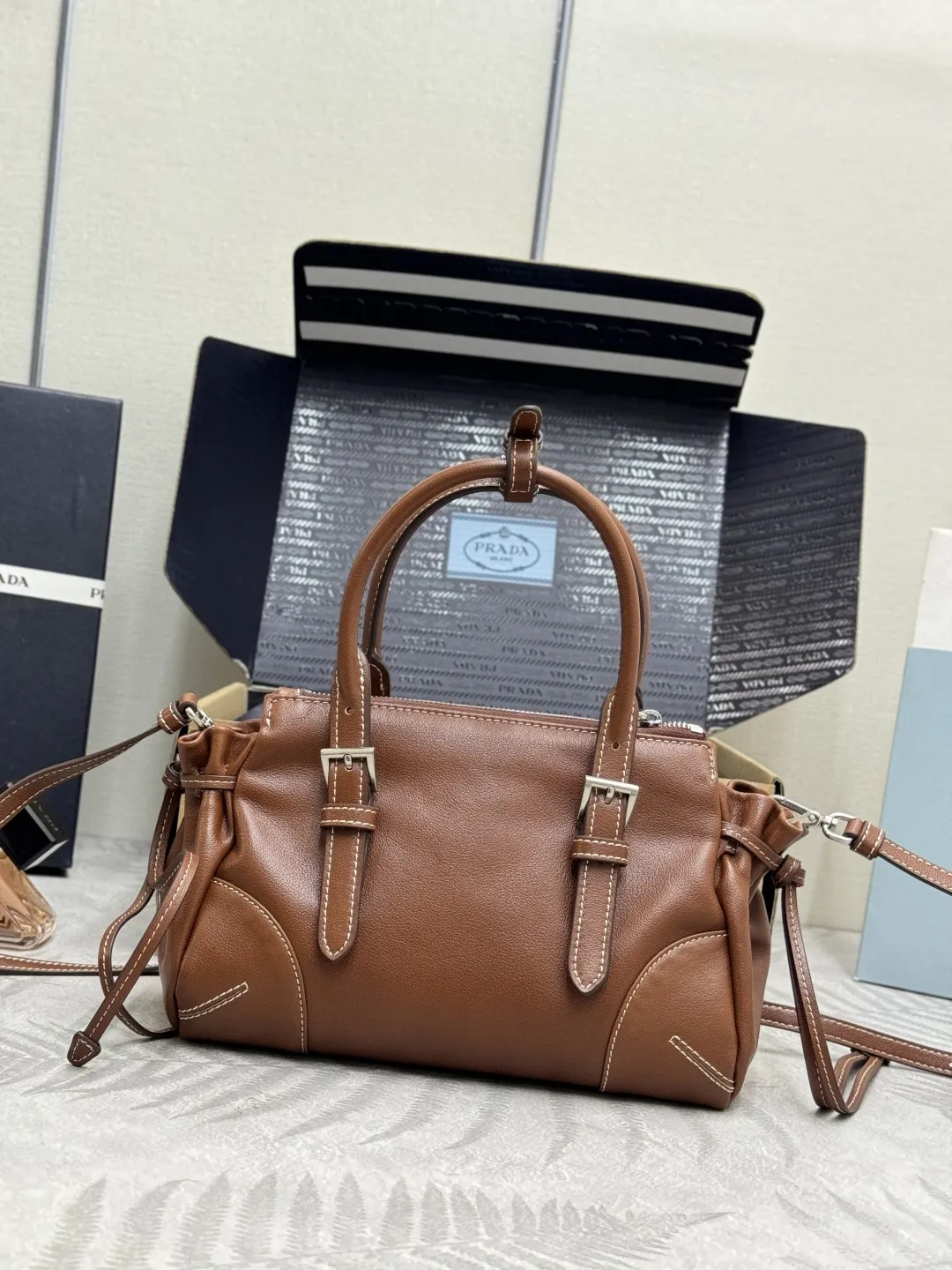 Vintage Leather Top-Handle Tote Bag D100018573 — view 2