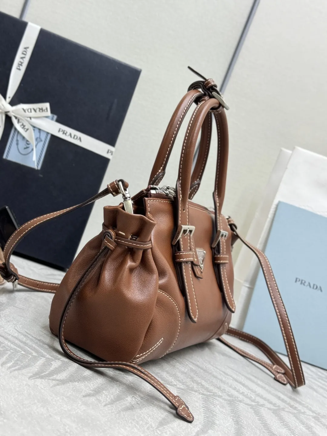 Vintage Leather Top-Handle Tote Bag D100018573 — view 4