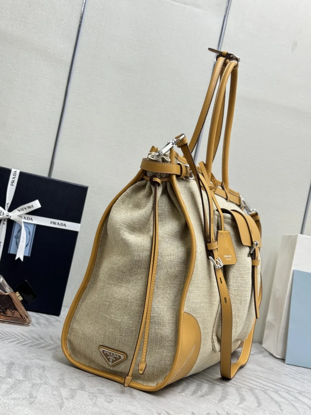 Soft Lux Linen and Leather Tote Bag D118018580 — view 4