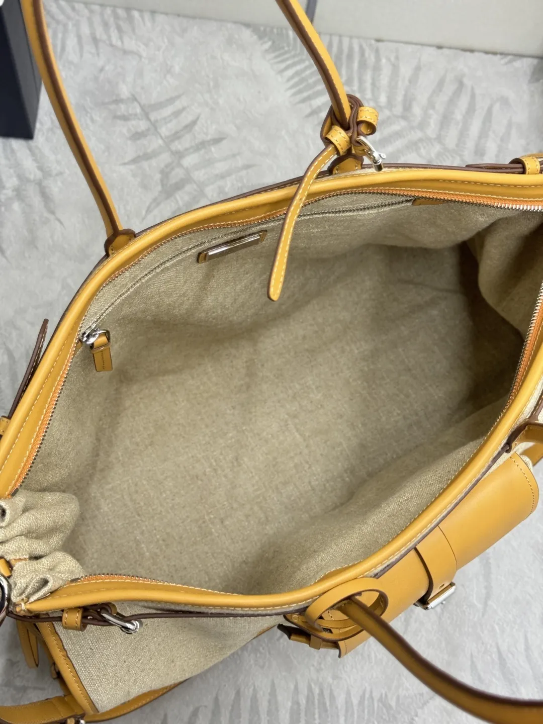 Soft Lux Linen and Leather Tote Bag D118018580 — view 8