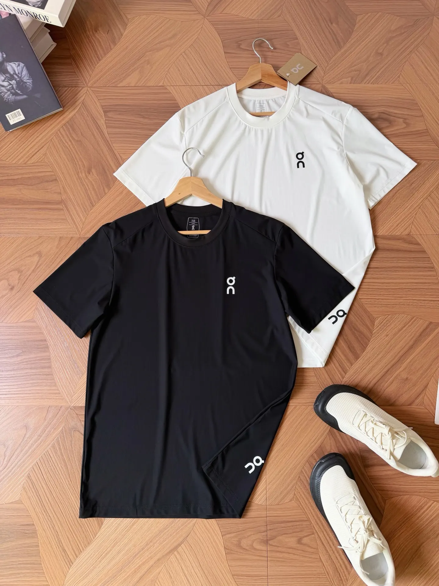 On Running Court Performance Tech T-Shirt D12013612 — view 2