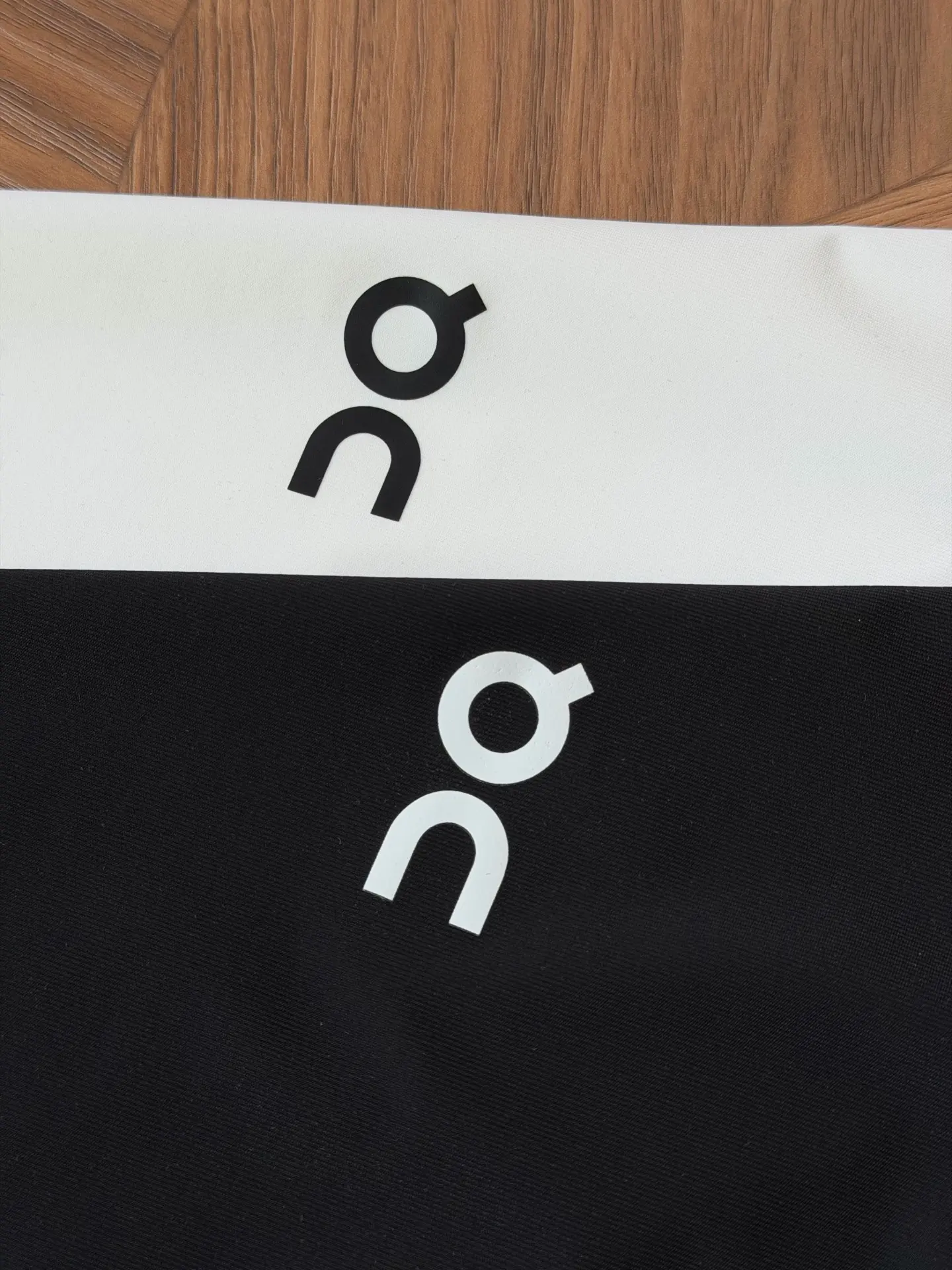 On Running Court Performance Tech T-Shirt D12013612 — view 5