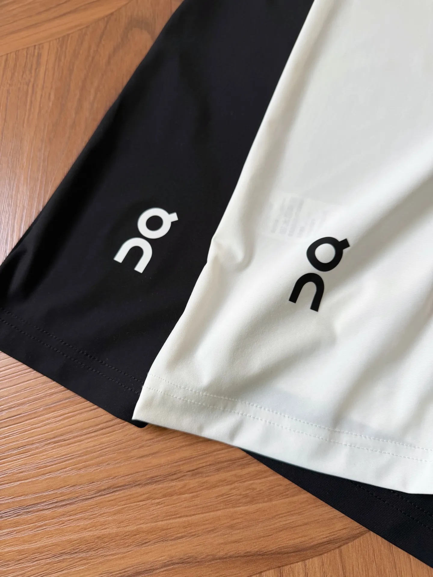 On Running Court Performance Tech T-Shirt D12013612 — view 6
