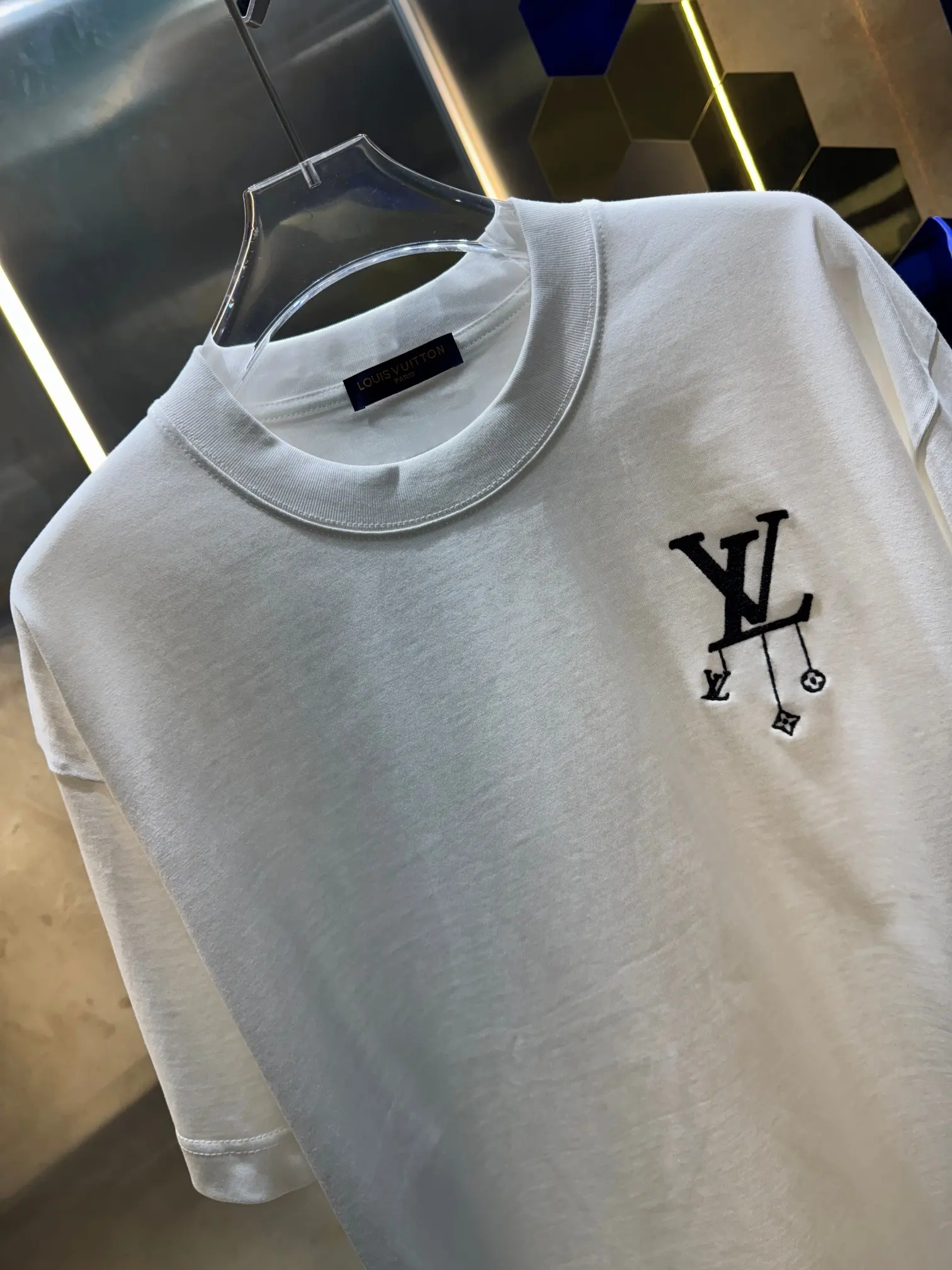 Embroidered Logo Relaxed-Fit T-Shirt D13513402 — view 2