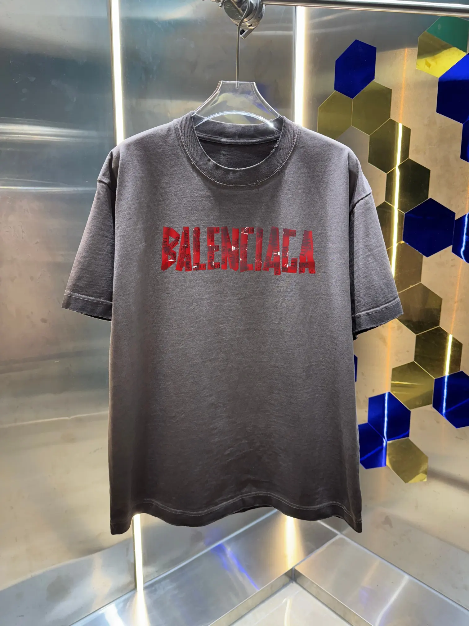 Logo Tape Distressed Cotton T-Shirt D14013412