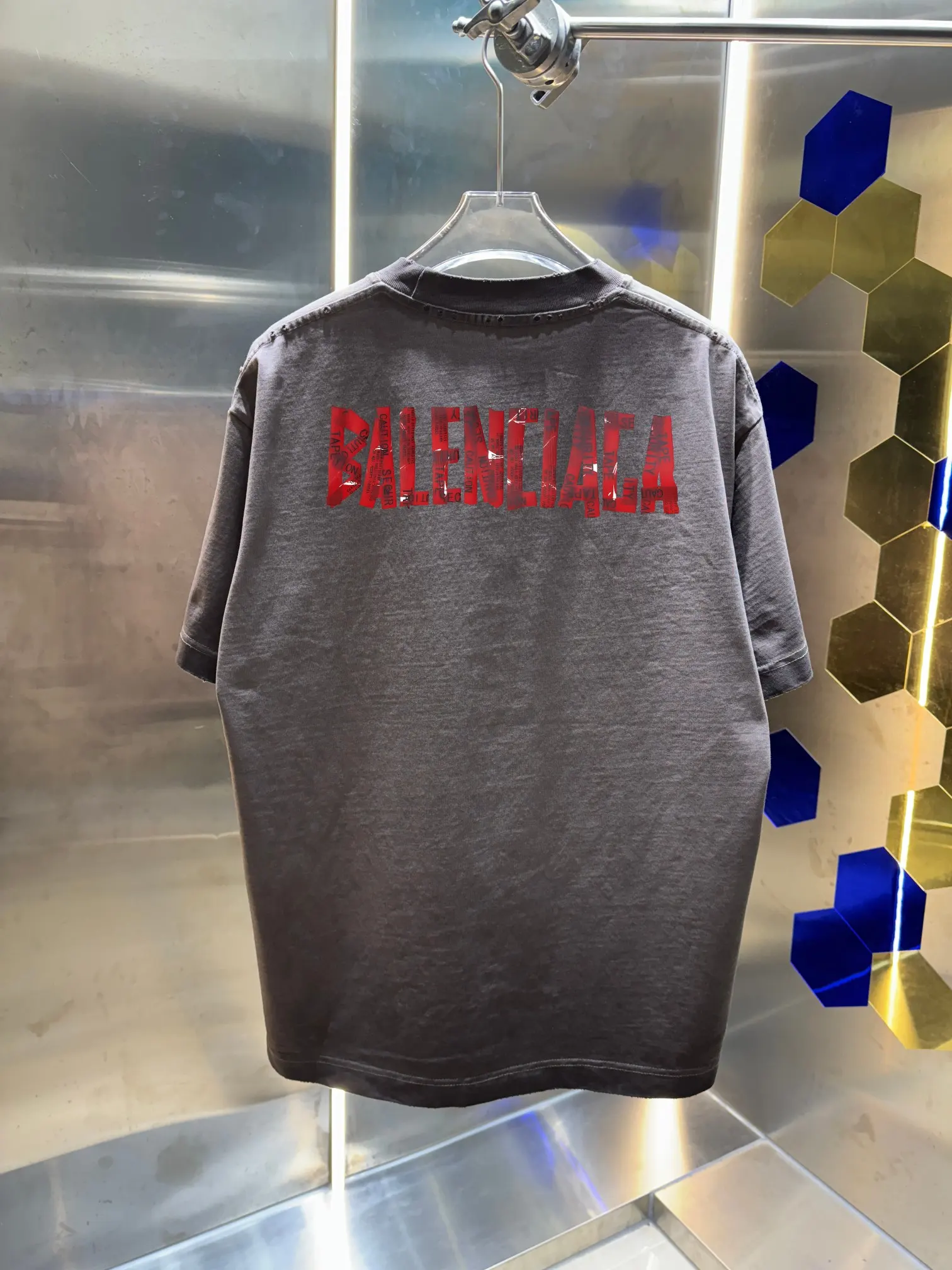 Logo Tape Distressed Cotton T-Shirt D14013412 — view 3