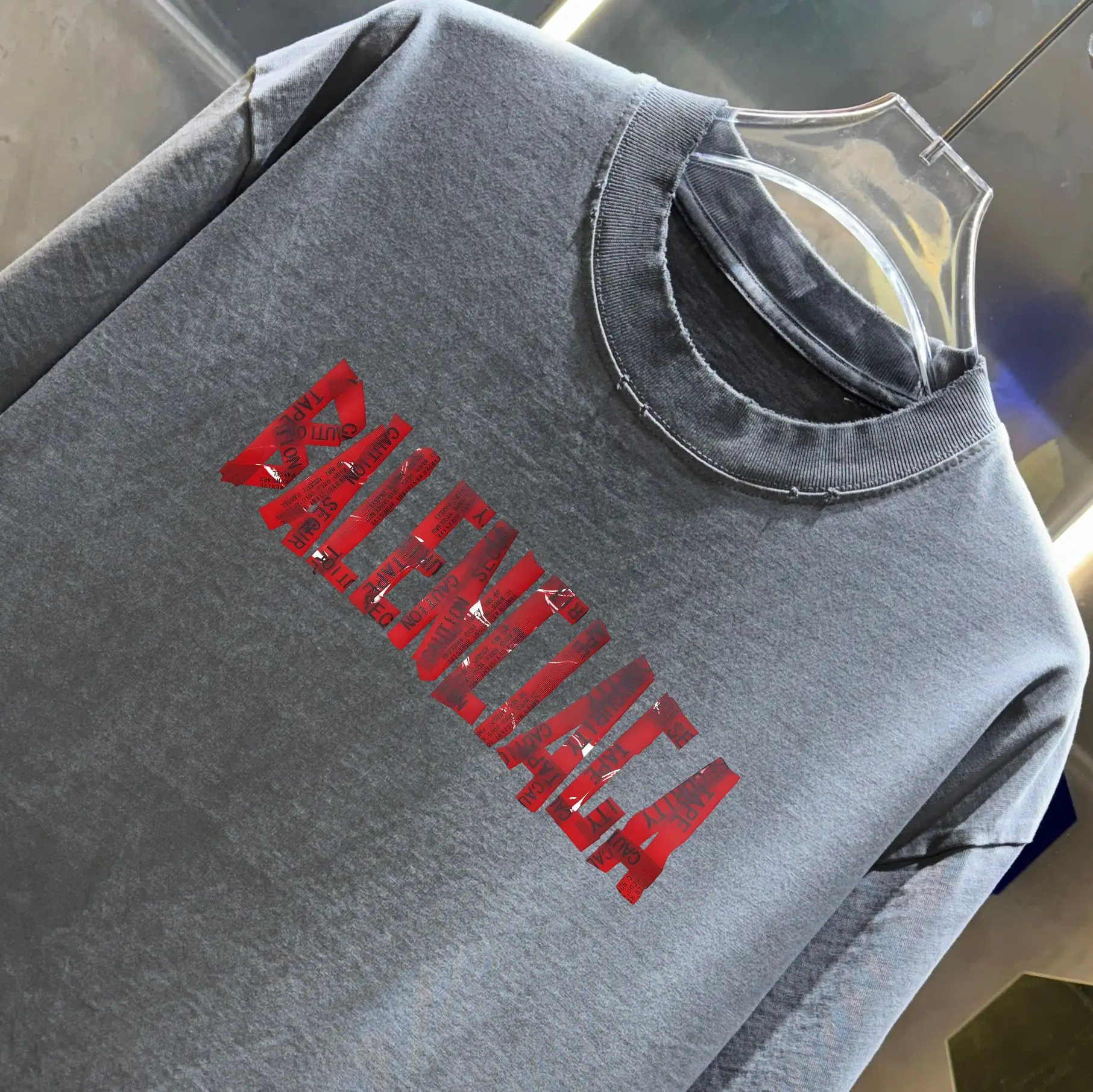 Logo Print Distressed Cotton T-Shirt D14013411 — view 2