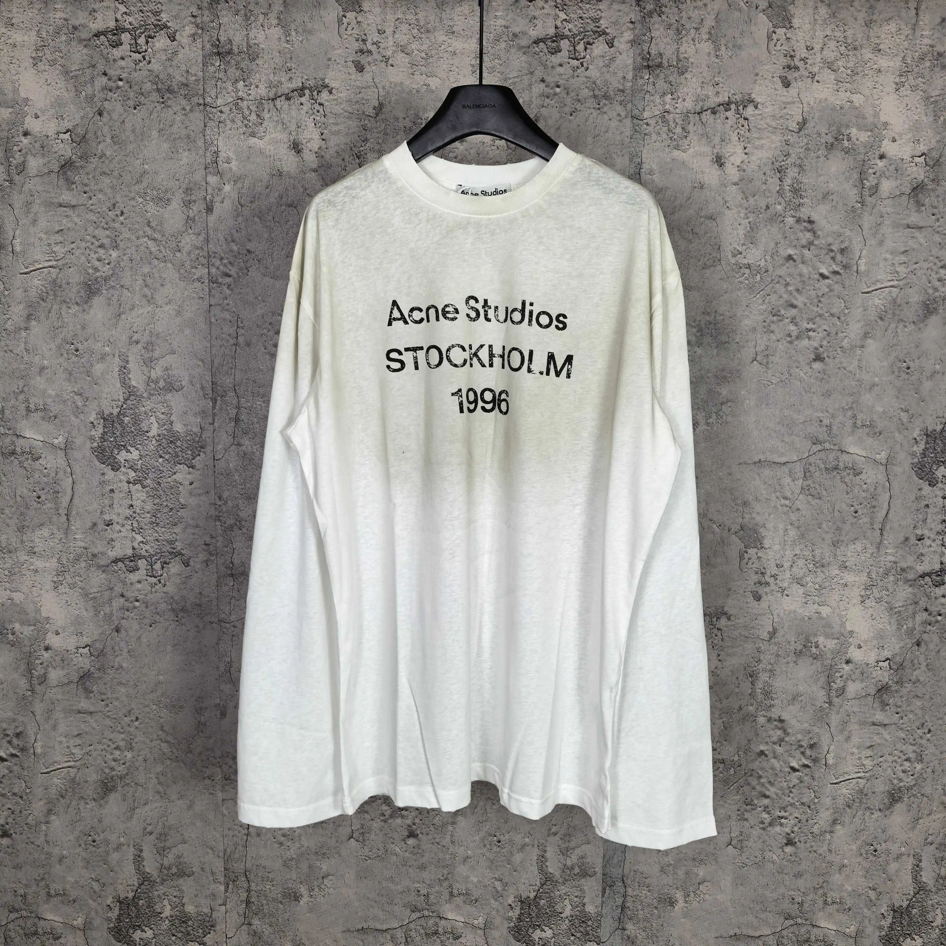 1996 Logo Distressed Long-Sleeve T-Shirt D14024567