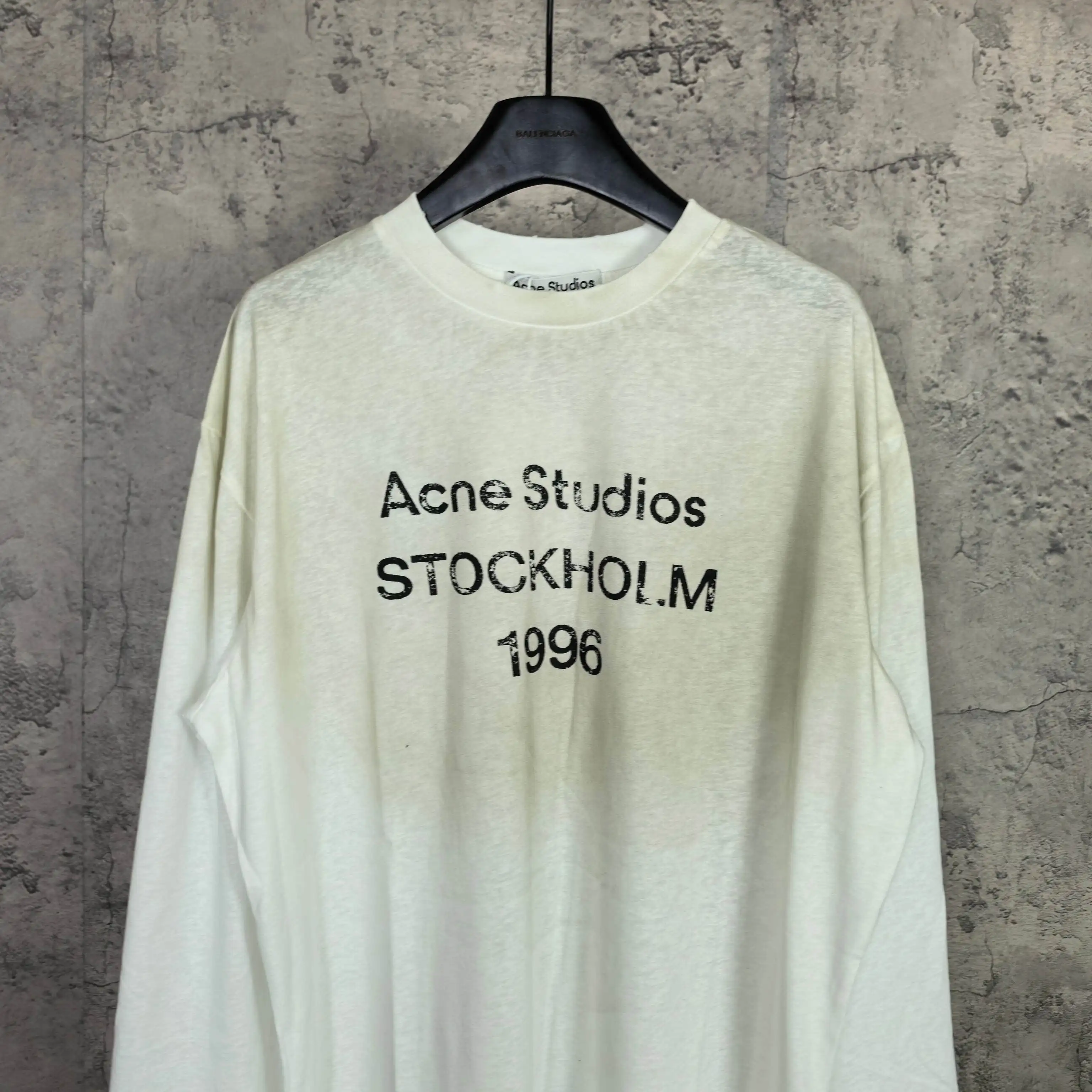 1996 Logo Distressed Long-Sleeve T-Shirt D14024567 — view 3