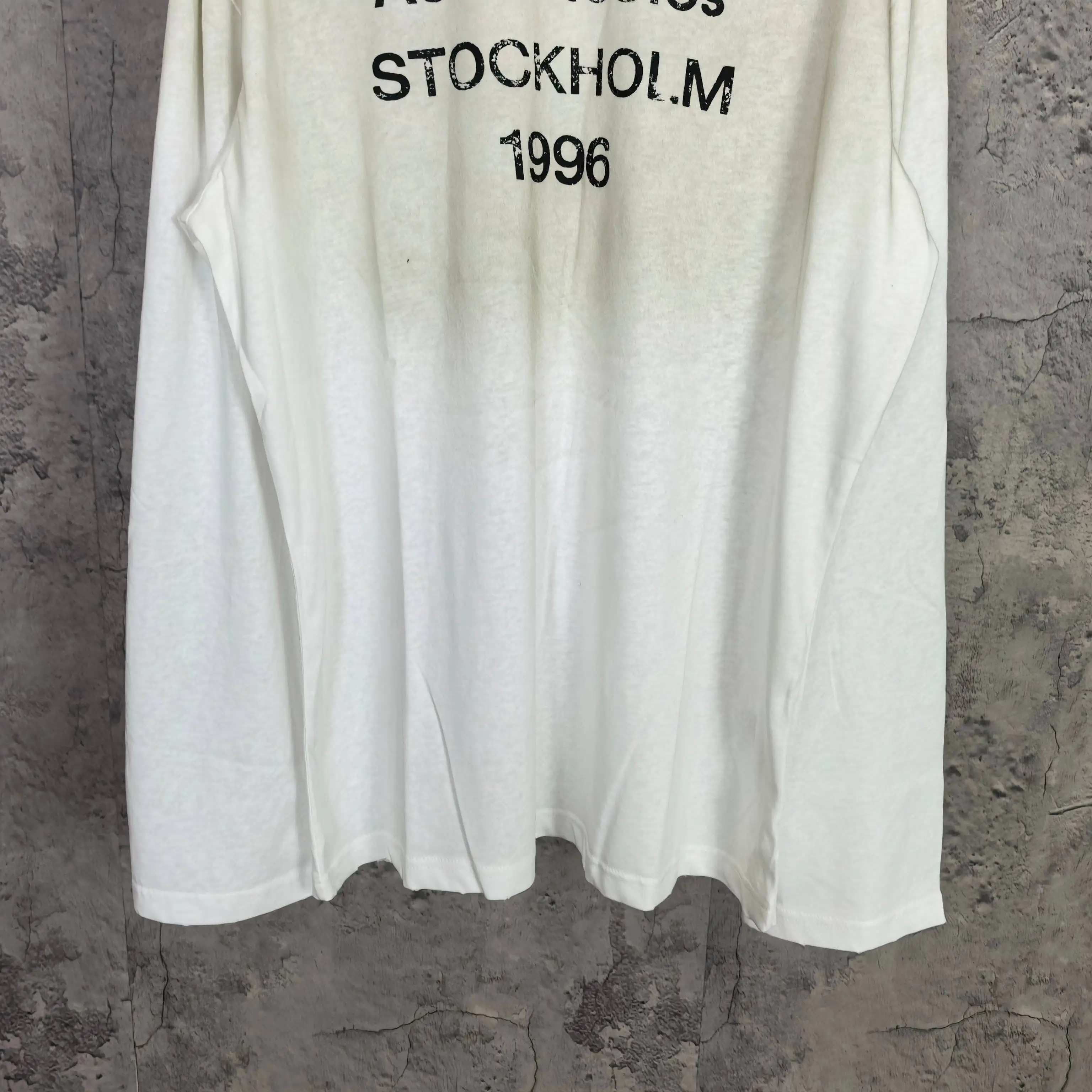 1996 Logo Distressed Long-Sleeve T-Shirt D14024567 — view 10