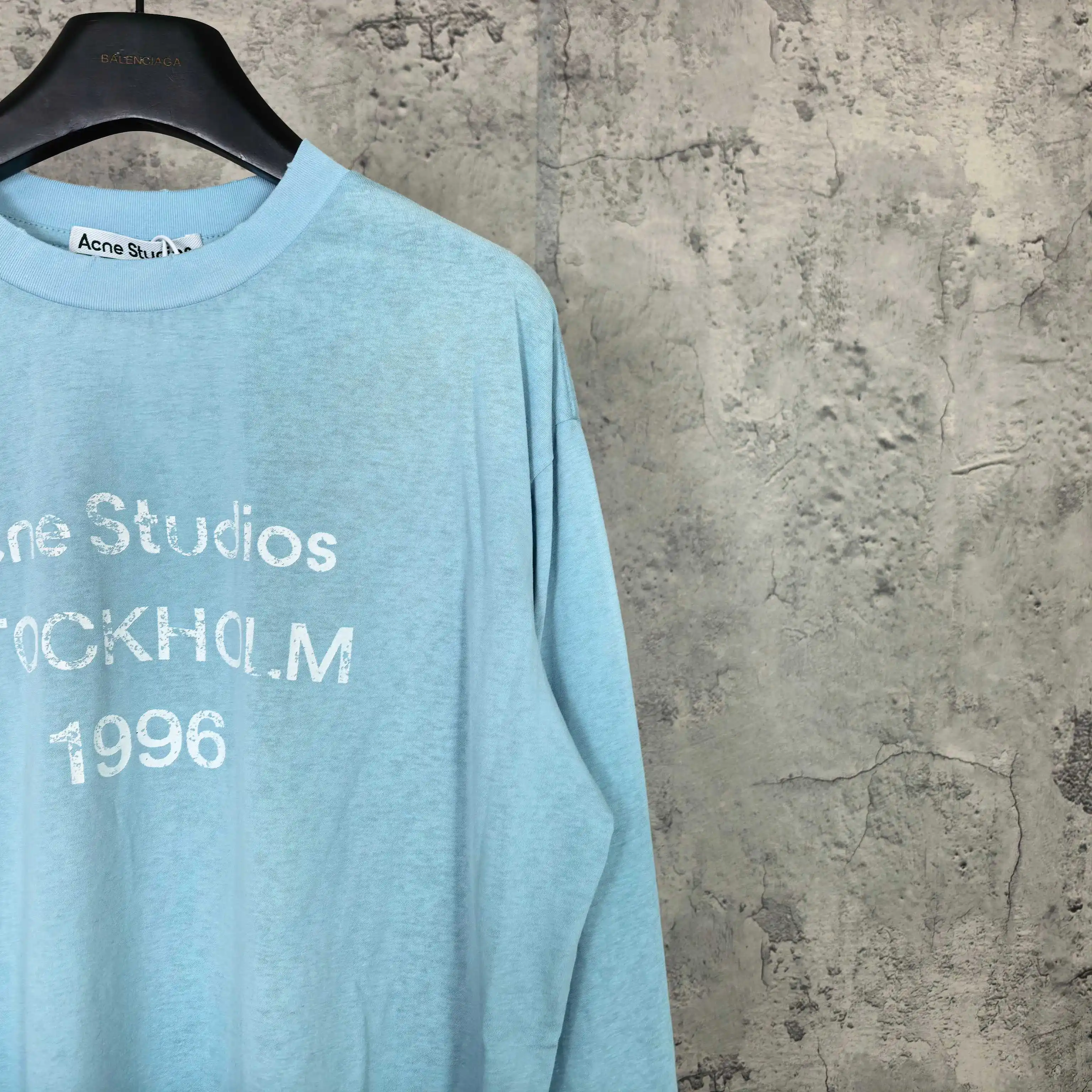 1996 Logo Distressed Long-Sleeve T-Shirt D14024565 — view 9