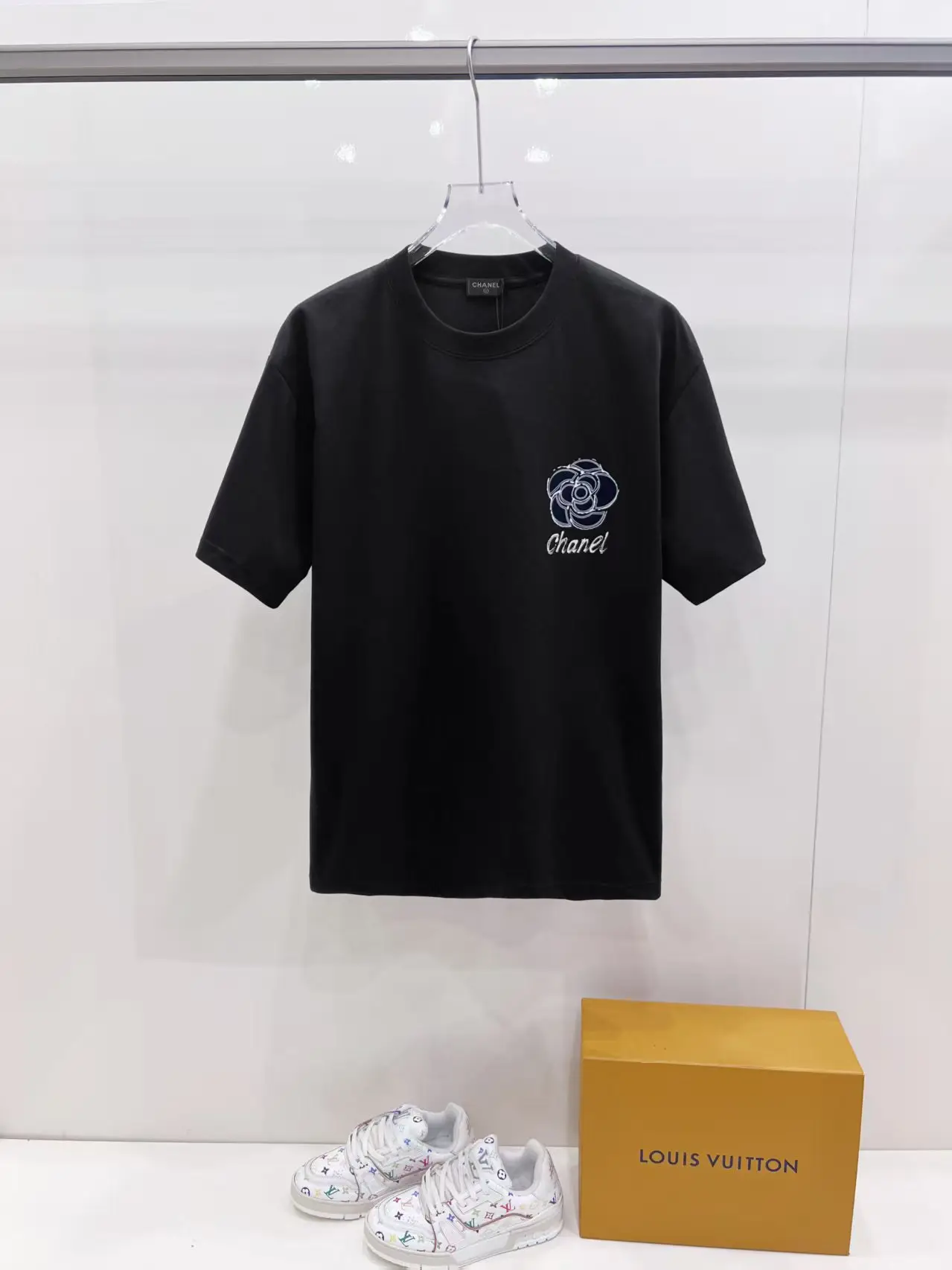 Camellia Graphic Print Cotton T-Shirt D14521443 — view 2