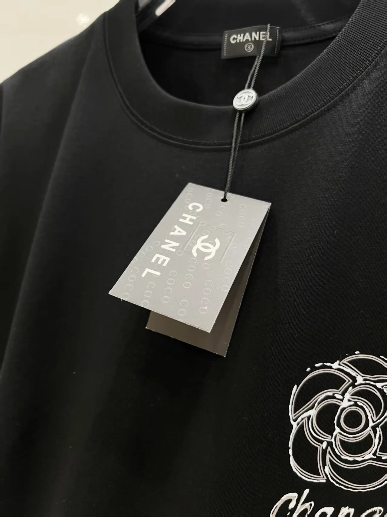 Camellia Graphic Print Cotton T-Shirt D14521443 — view 8