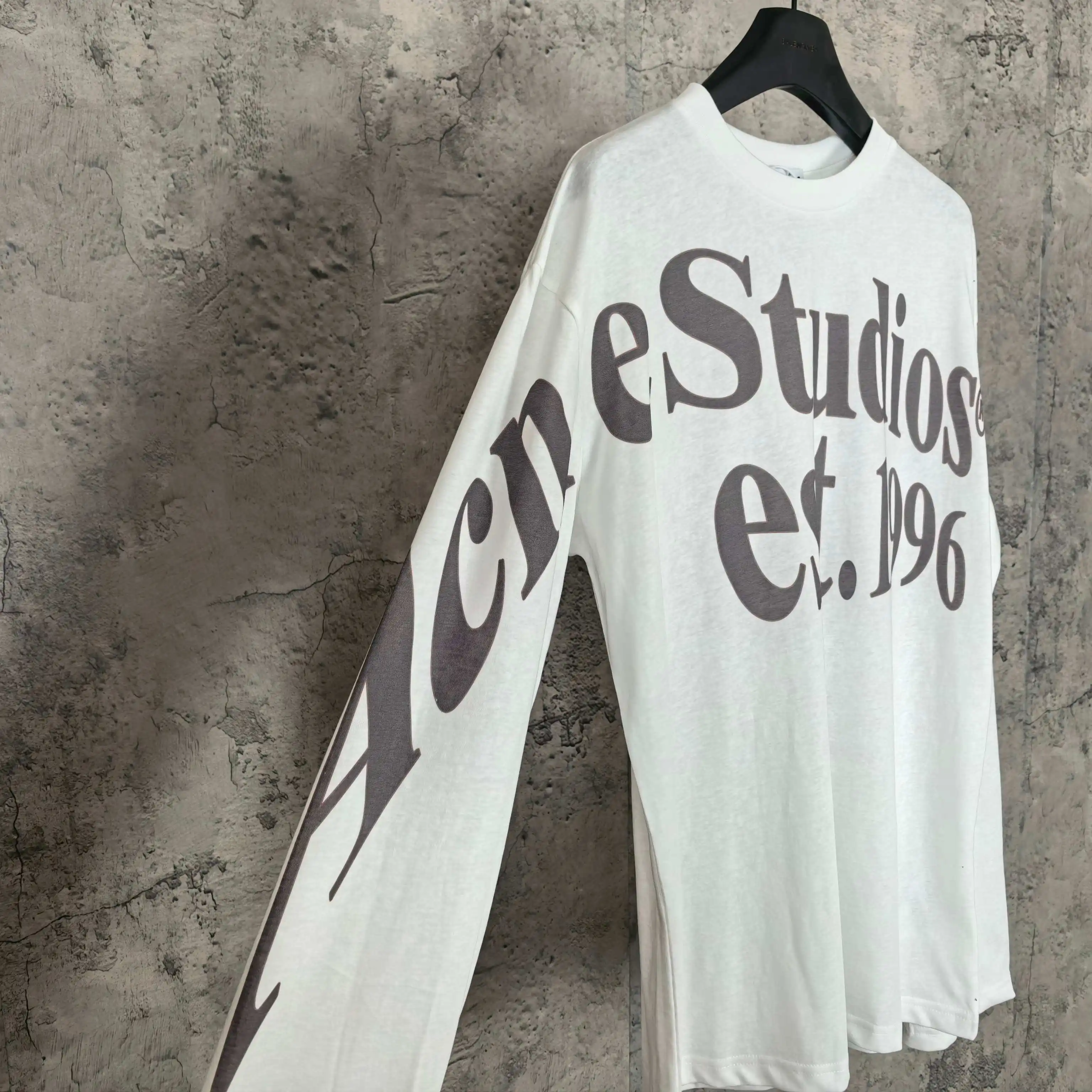 Logo Print Long-Sleeve T-Shirt D14524528 — view 7