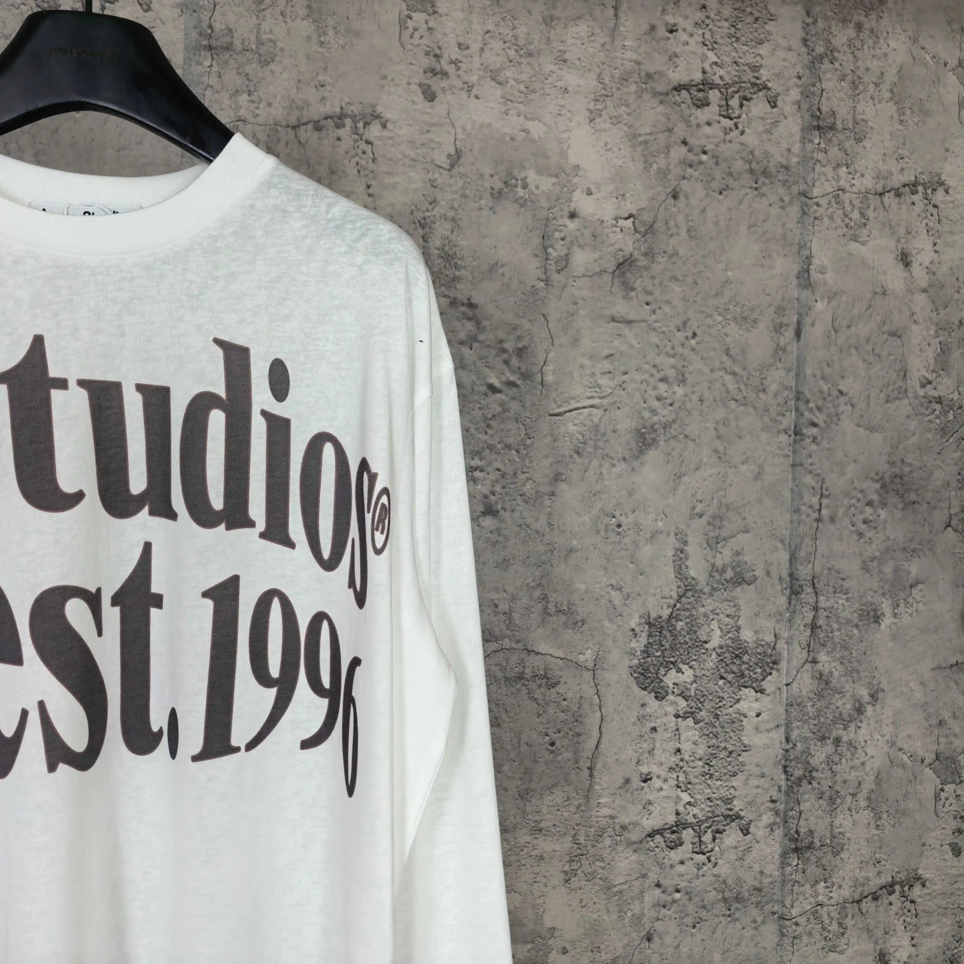 Logo Print Long-Sleeve T-Shirt D14524528 — view 9