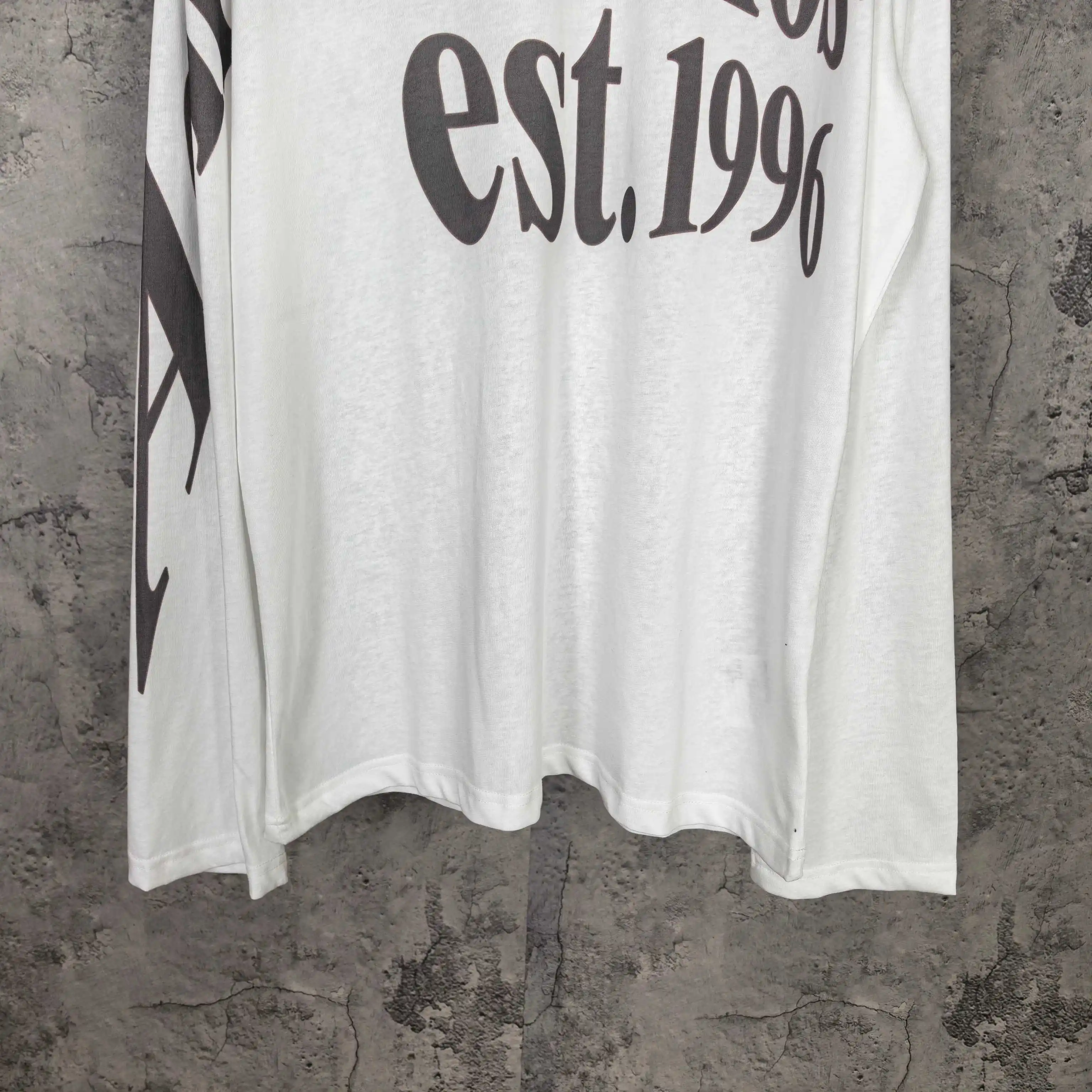 Logo Print Long-Sleeve T-Shirt D14524528 — view 10