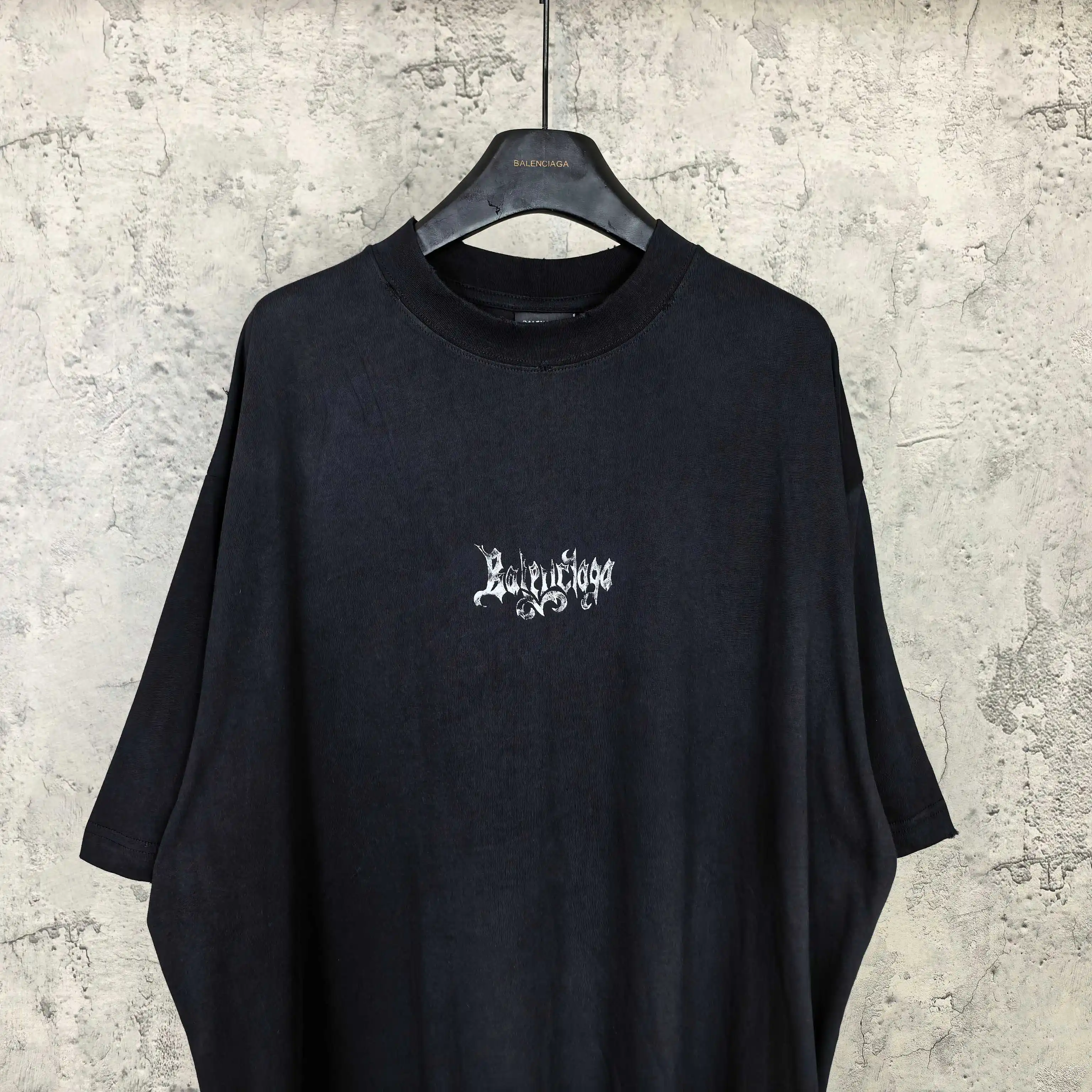 Gothic Logo Print Oversized T-Shirt D14524475 — view 3