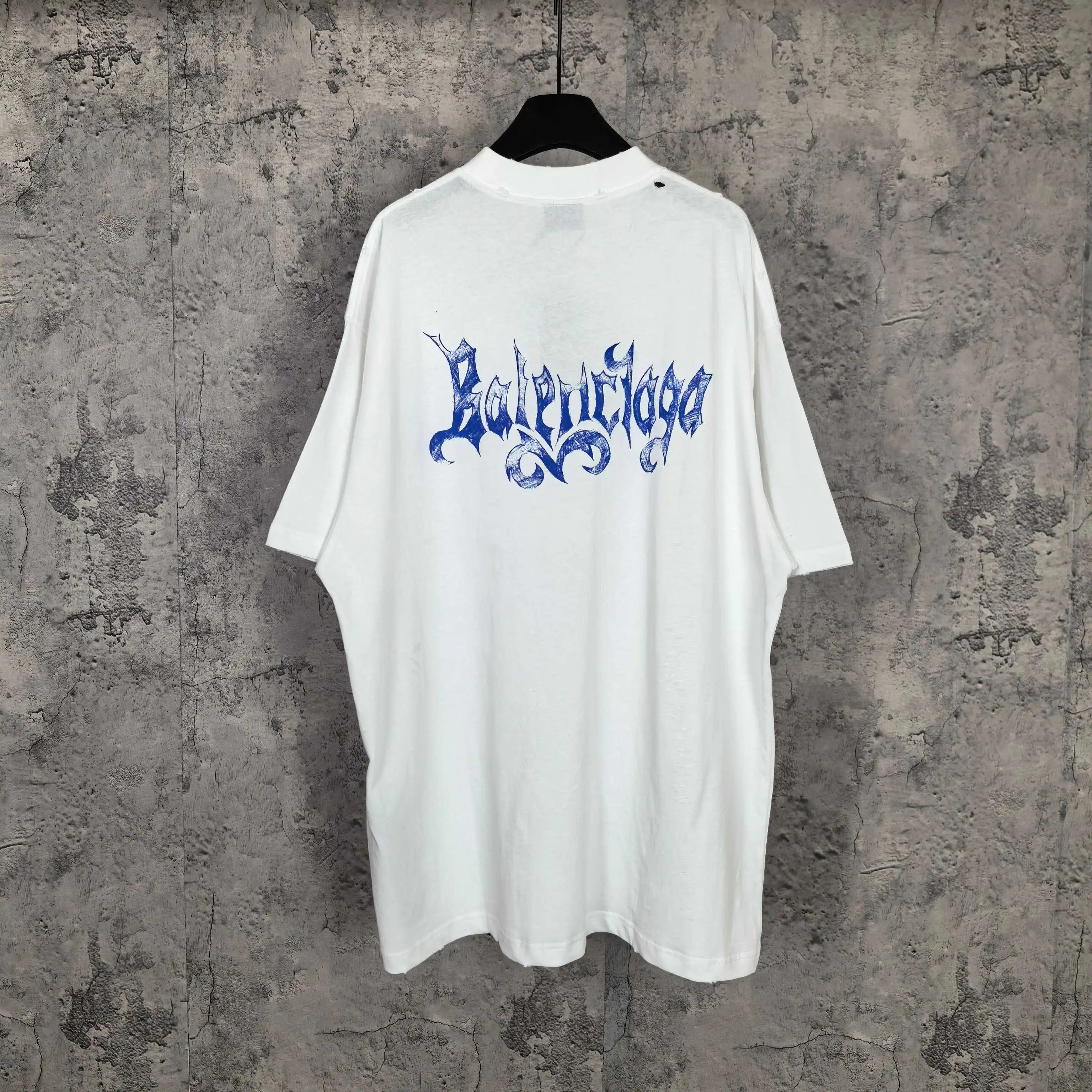 Gothic Logo Print Oversized T-Shirt D14524474 — view 2