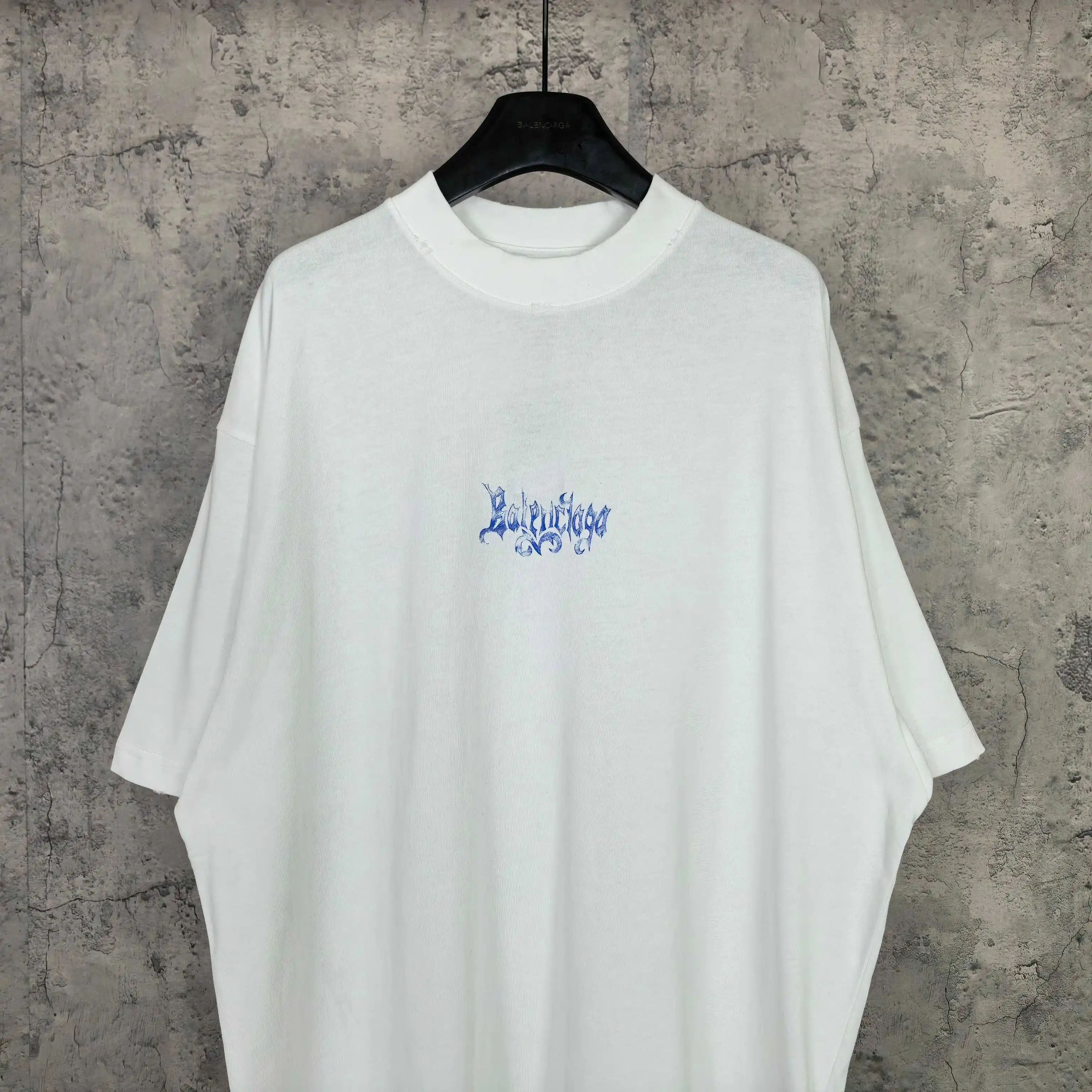 Gothic Logo Print Oversized T-Shirt D14524474 — view 3