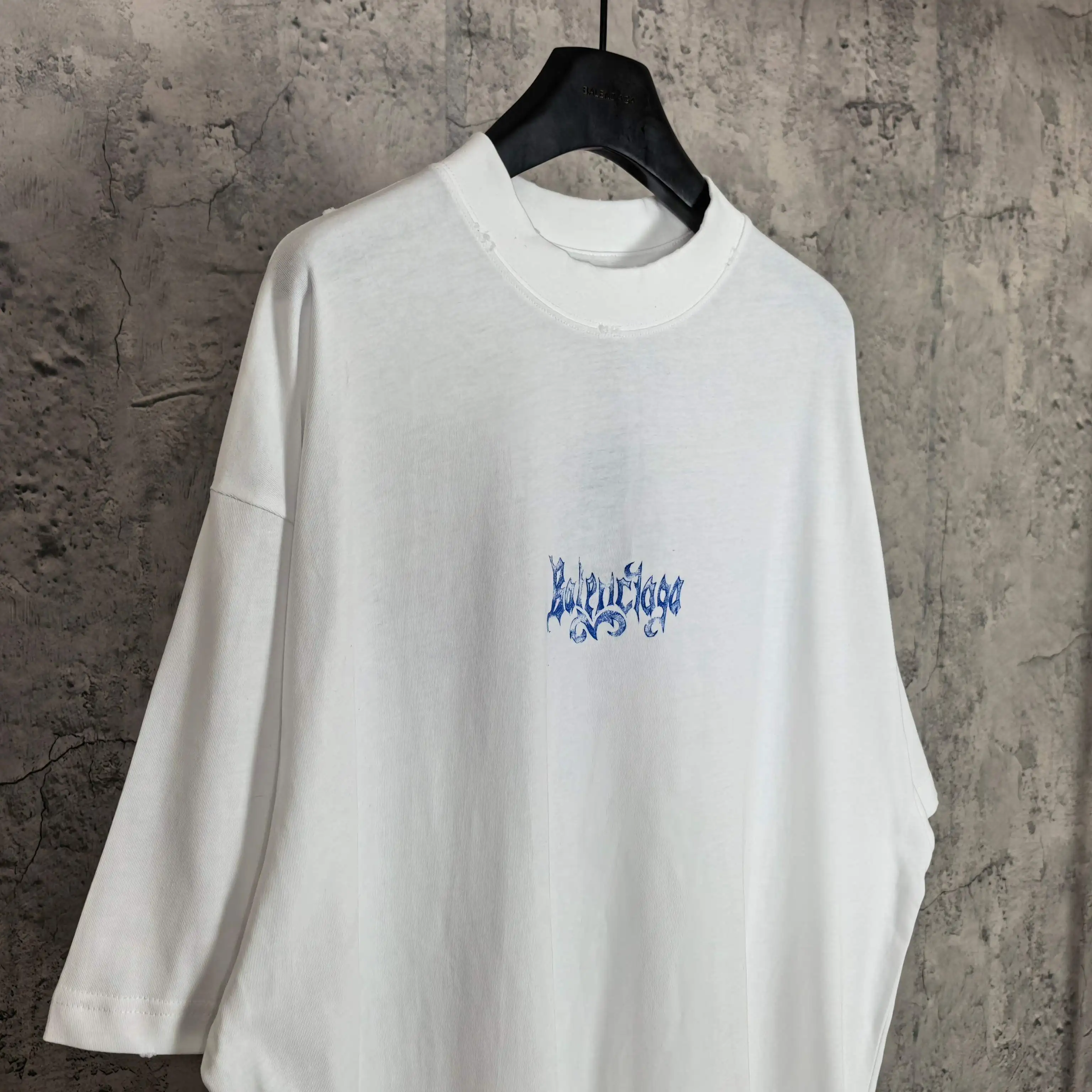 Gothic Logo Print Oversized T-Shirt D14524474 — view 7