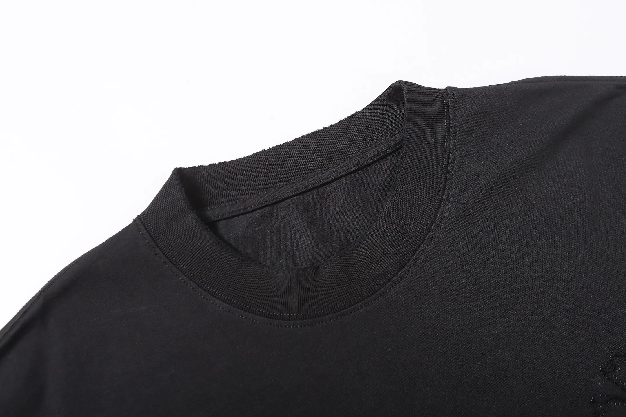 Embellished Cross Patch Cotton T-Shirt D14515582 — view 3