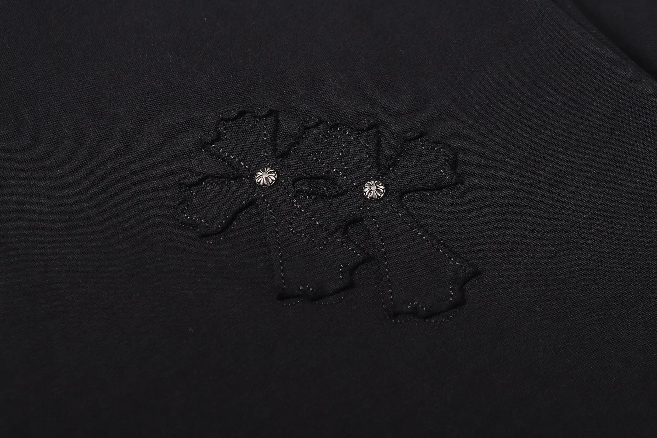 Embellished Cross Patch Cotton T-Shirt D14515582 — view 4