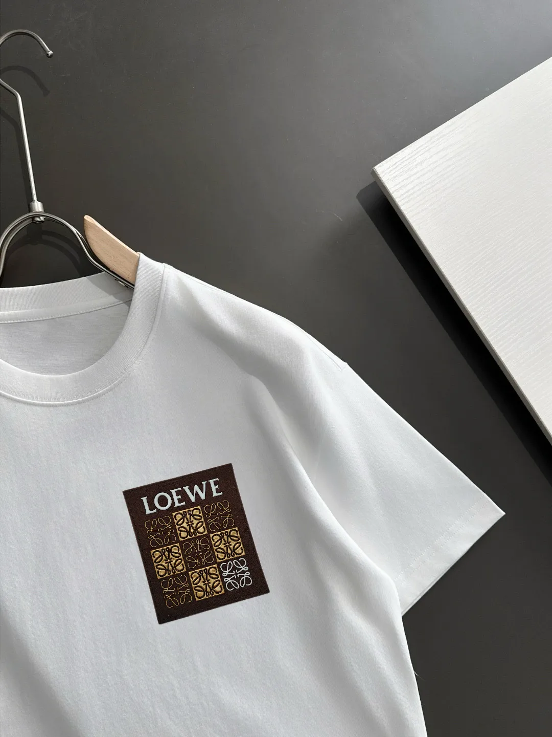 Anagram Logo Patch Cotton T-Shirt D14514515 — view 2
