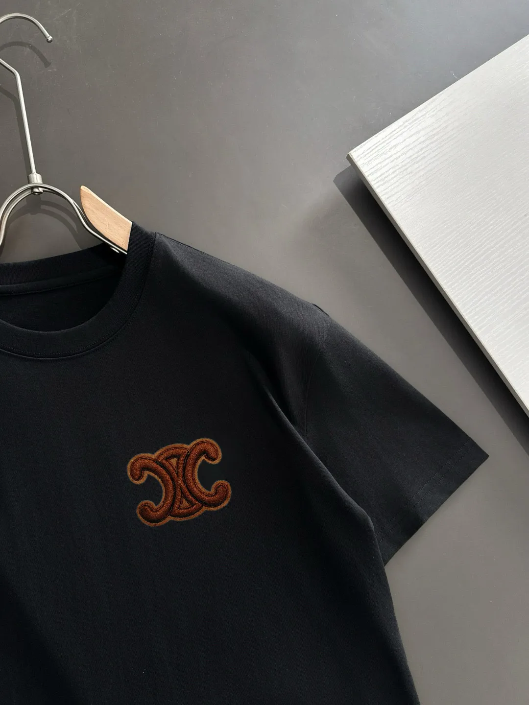 Triomphe Logo Leather Patch T-Shirt D14514516 — view 2