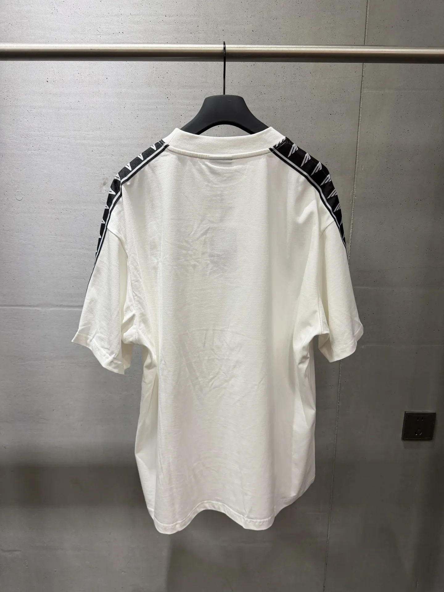 3B Logo Tape Oversized T-Shirt D14520037 — view 2