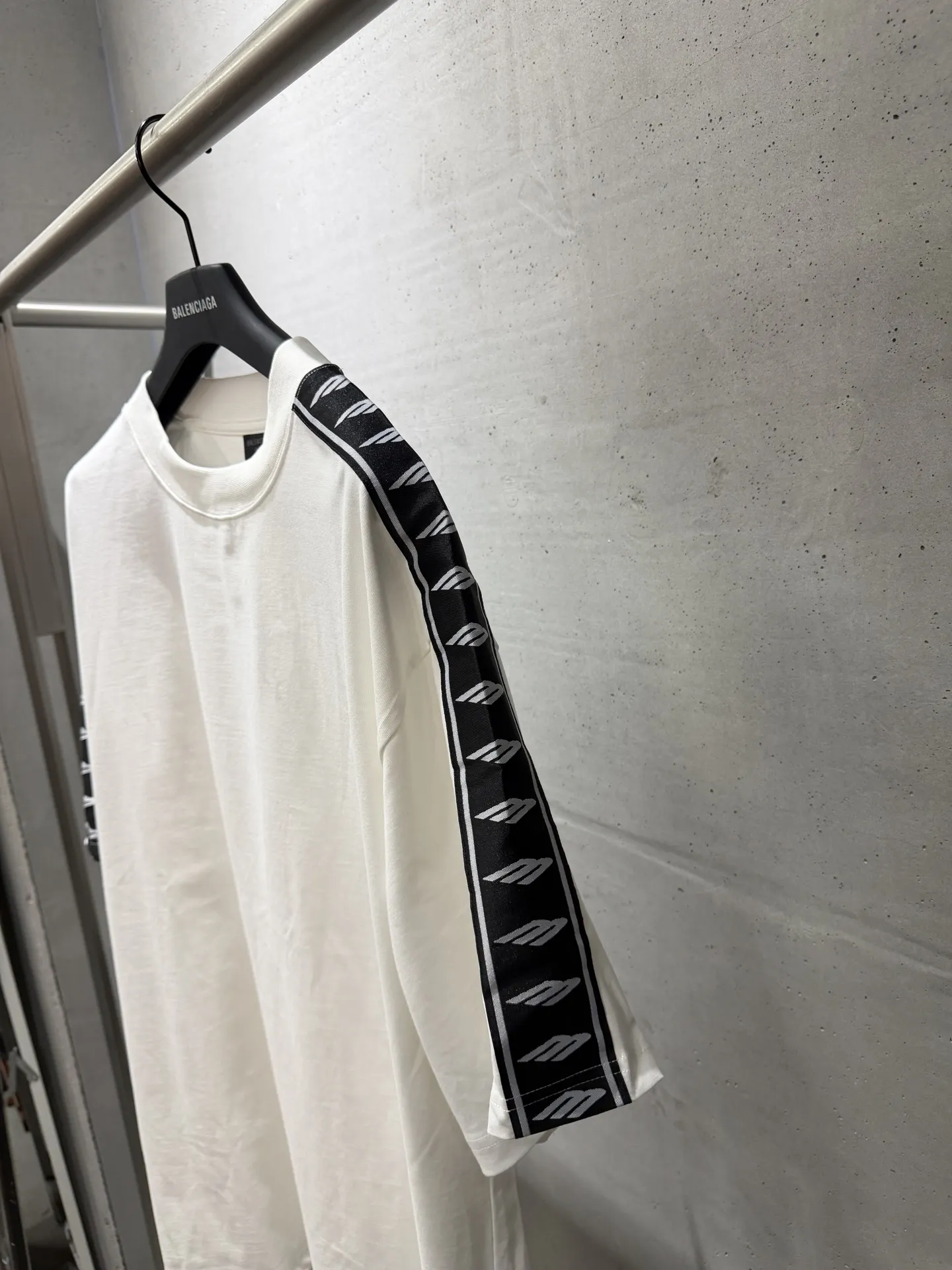 3B Logo Tape Oversized T-Shirt D14520037 — view 4