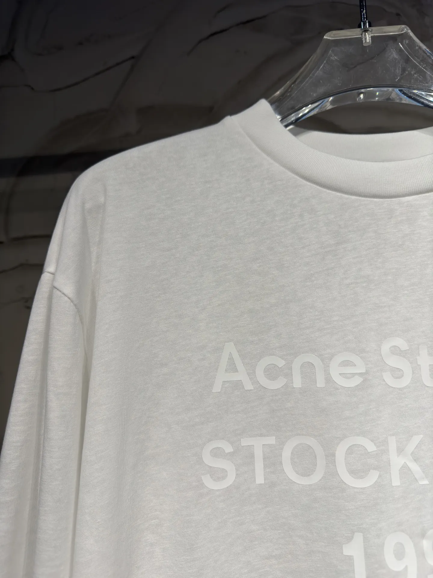 Logo Print Long-Sleeve T-Shirt D15024364 — view 3
