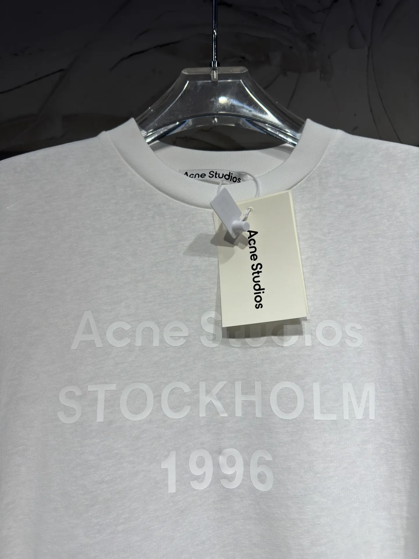 Logo Print Long-Sleeve T-Shirt D15024364 — view 9
