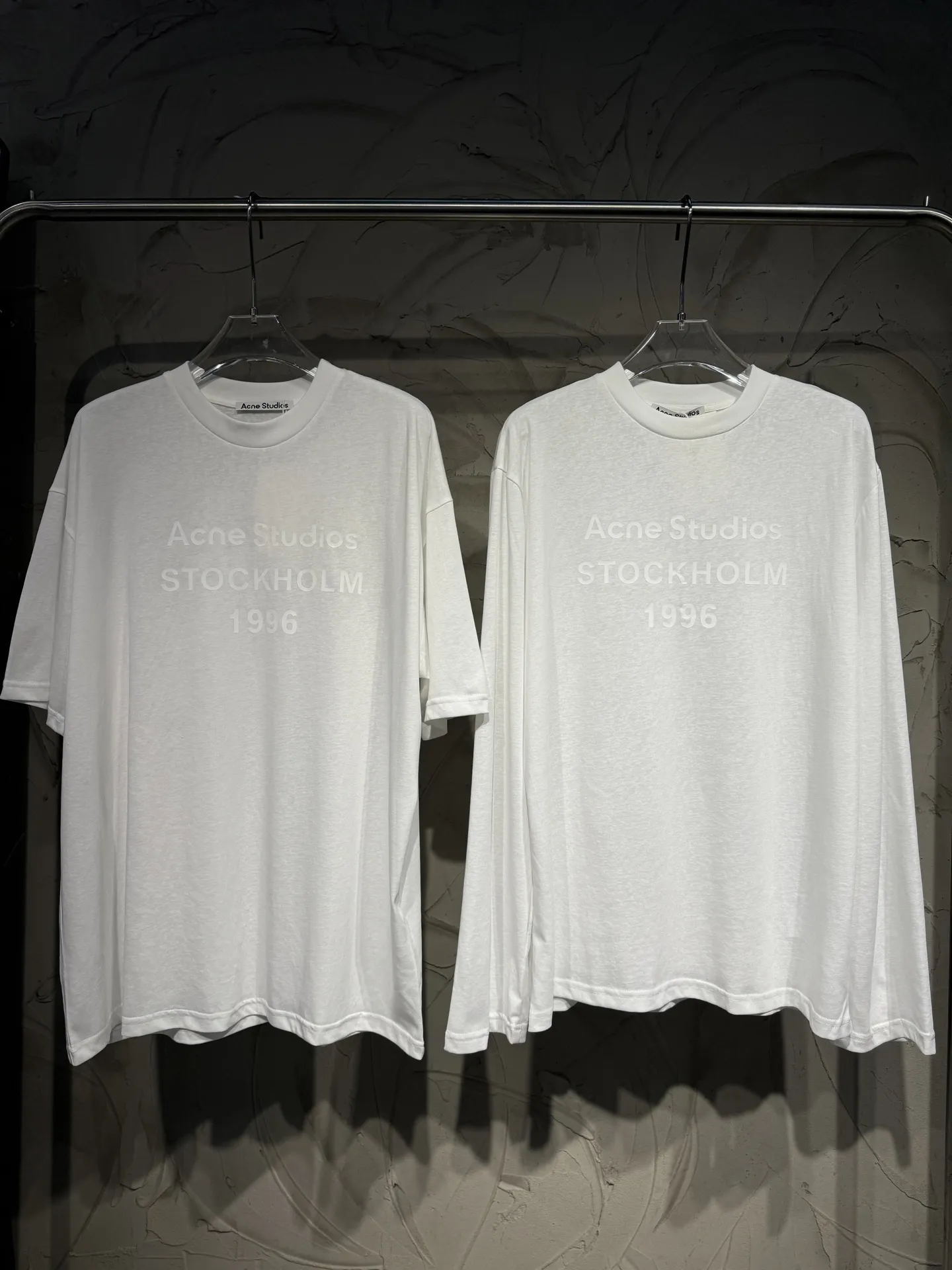 Logo Print Long-Sleeve T-Shirt D15024364 — view 12