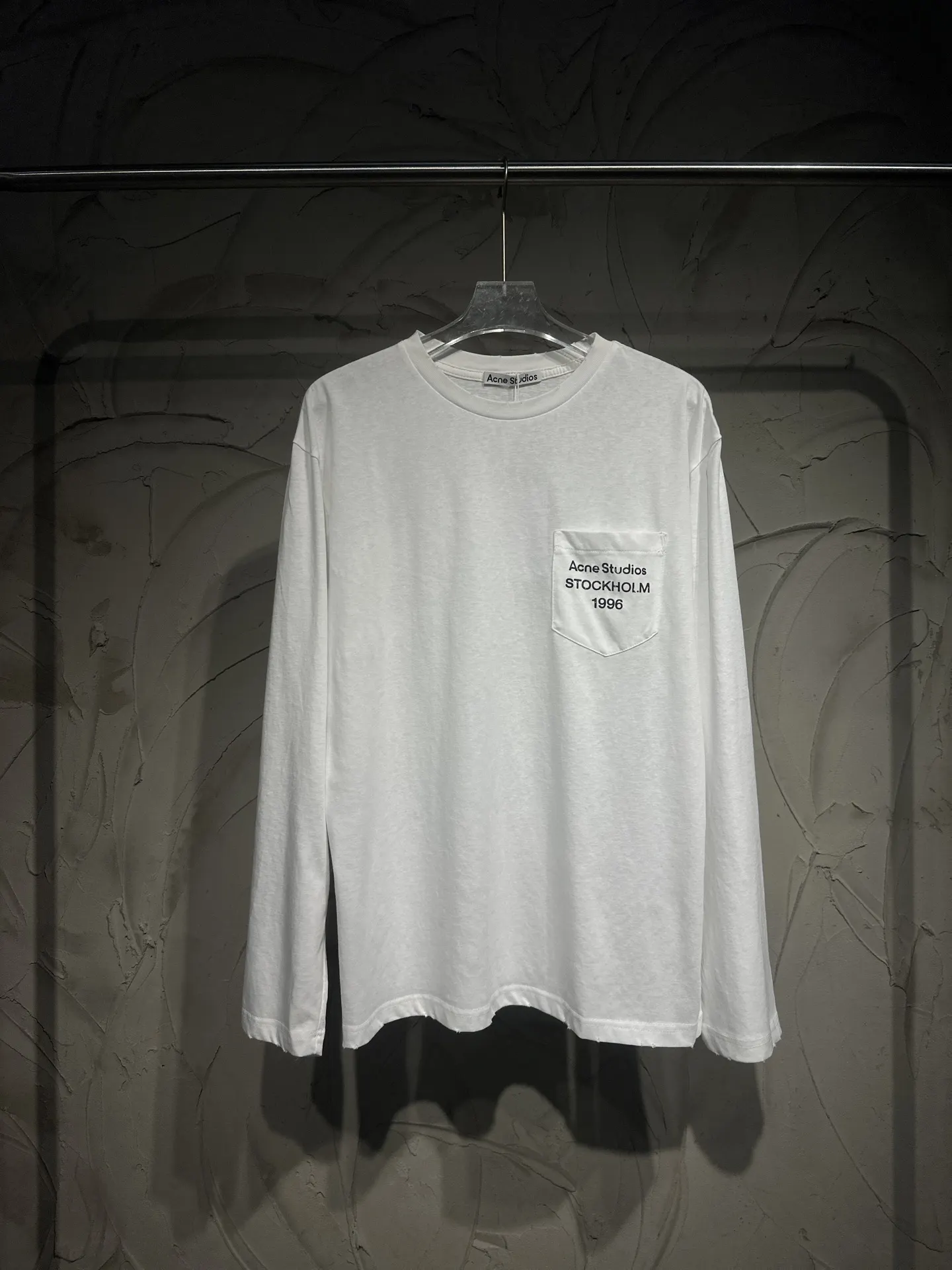 Logo Pocket Long-Sleeved T-Shirt D15024356