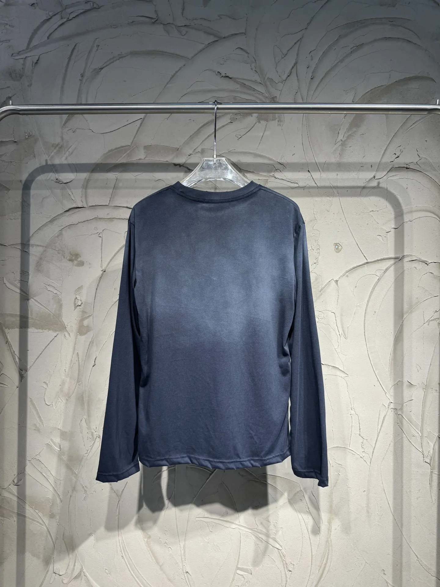 1996 Logo Distressed Long-Sleeve T-Shirt D15024310 — view 9
