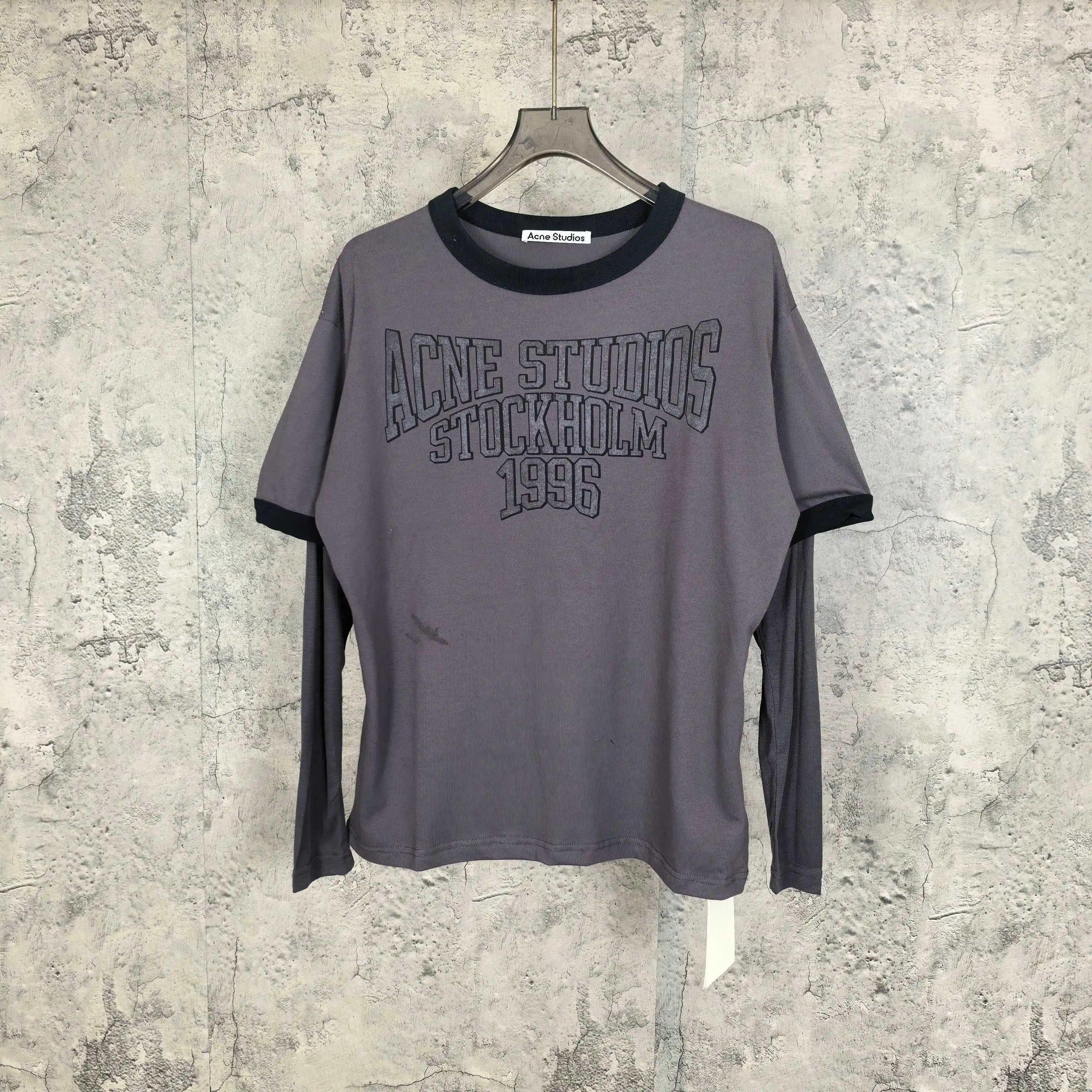 Layered Graphic Long-Sleeve T-Shirt D15024554