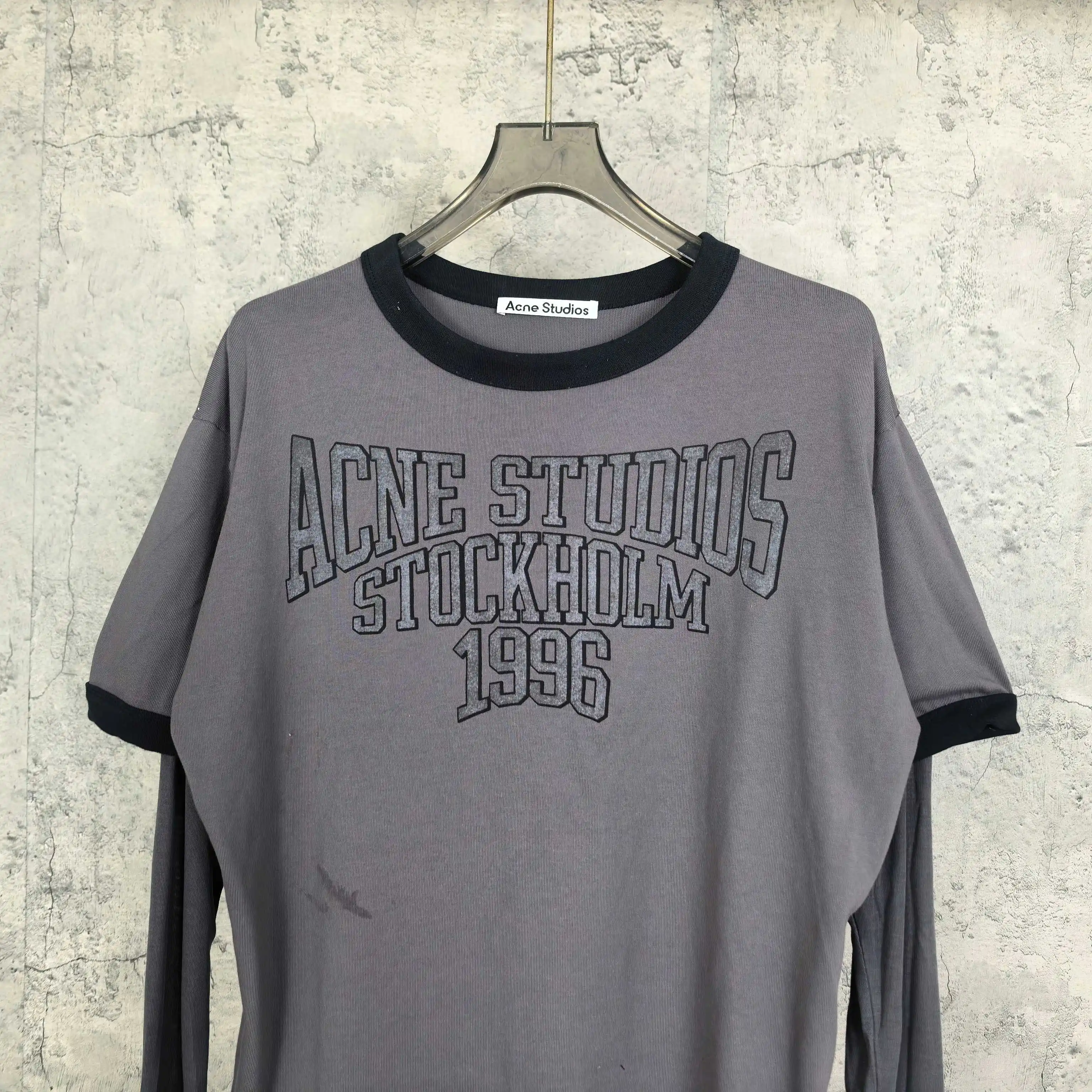 Layered Graphic Long-Sleeve T-Shirt D15024554 — view 3