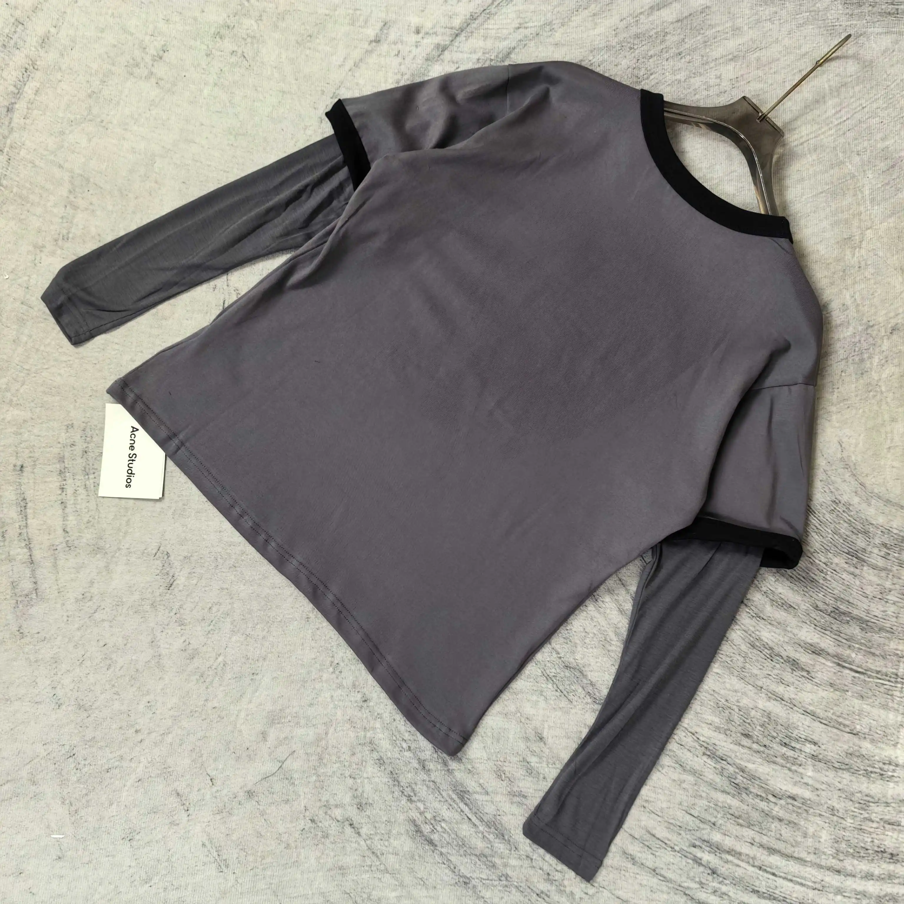 Layered Graphic Long-Sleeve T-Shirt D15024554 — view 4