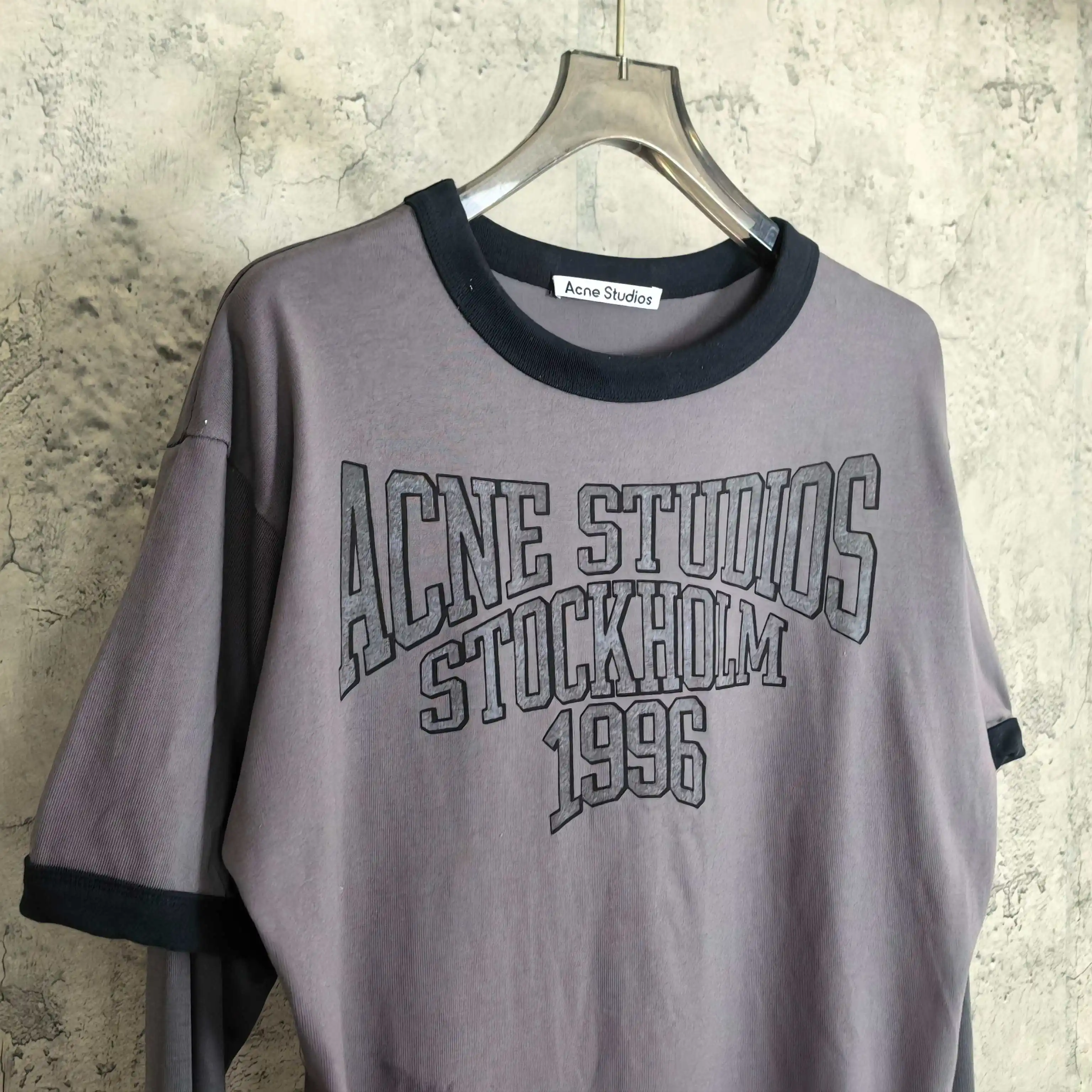 Layered Graphic Long-Sleeve T-Shirt D15024554 — view 7