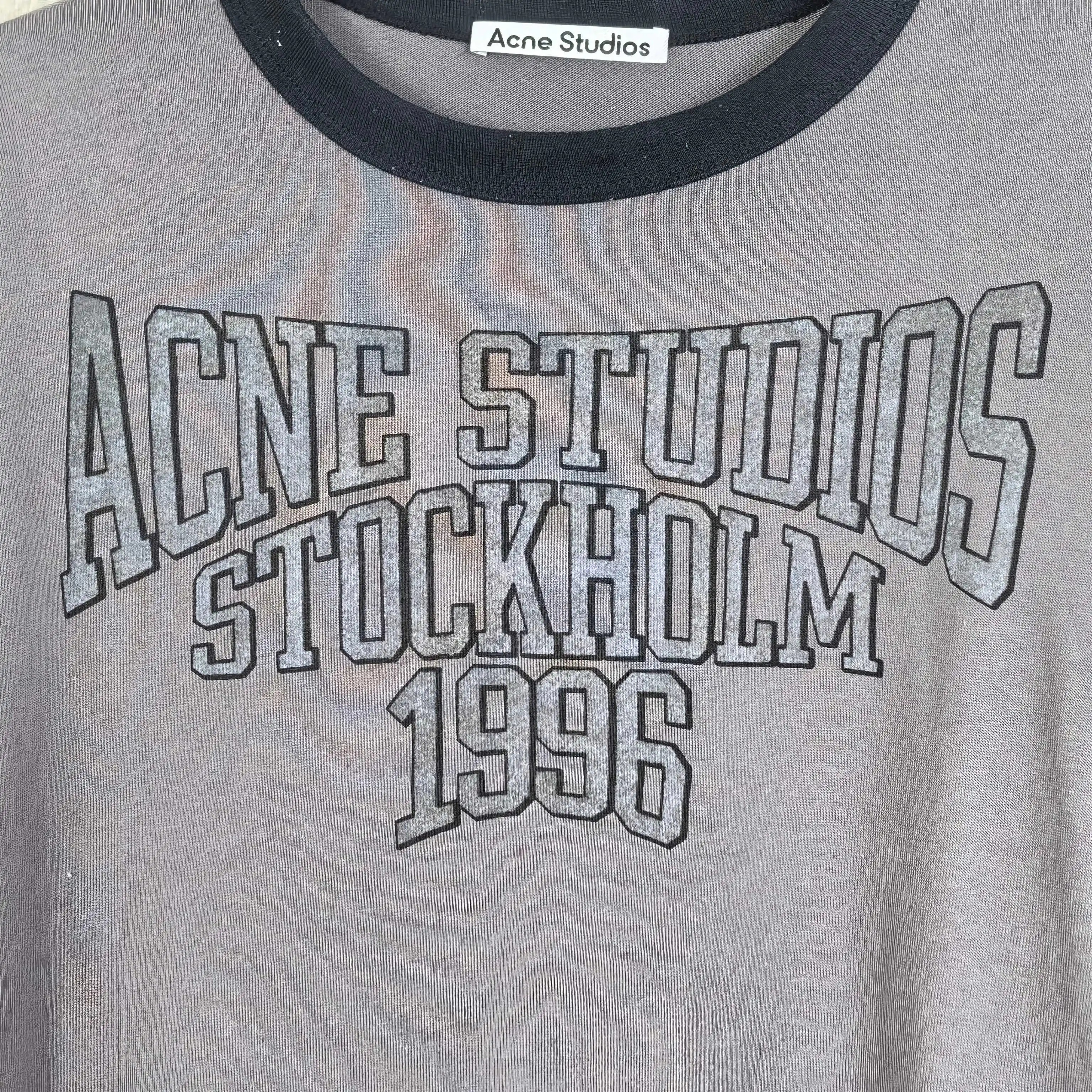 Layered Graphic Long-Sleeve T-Shirt D15024554 — view 8